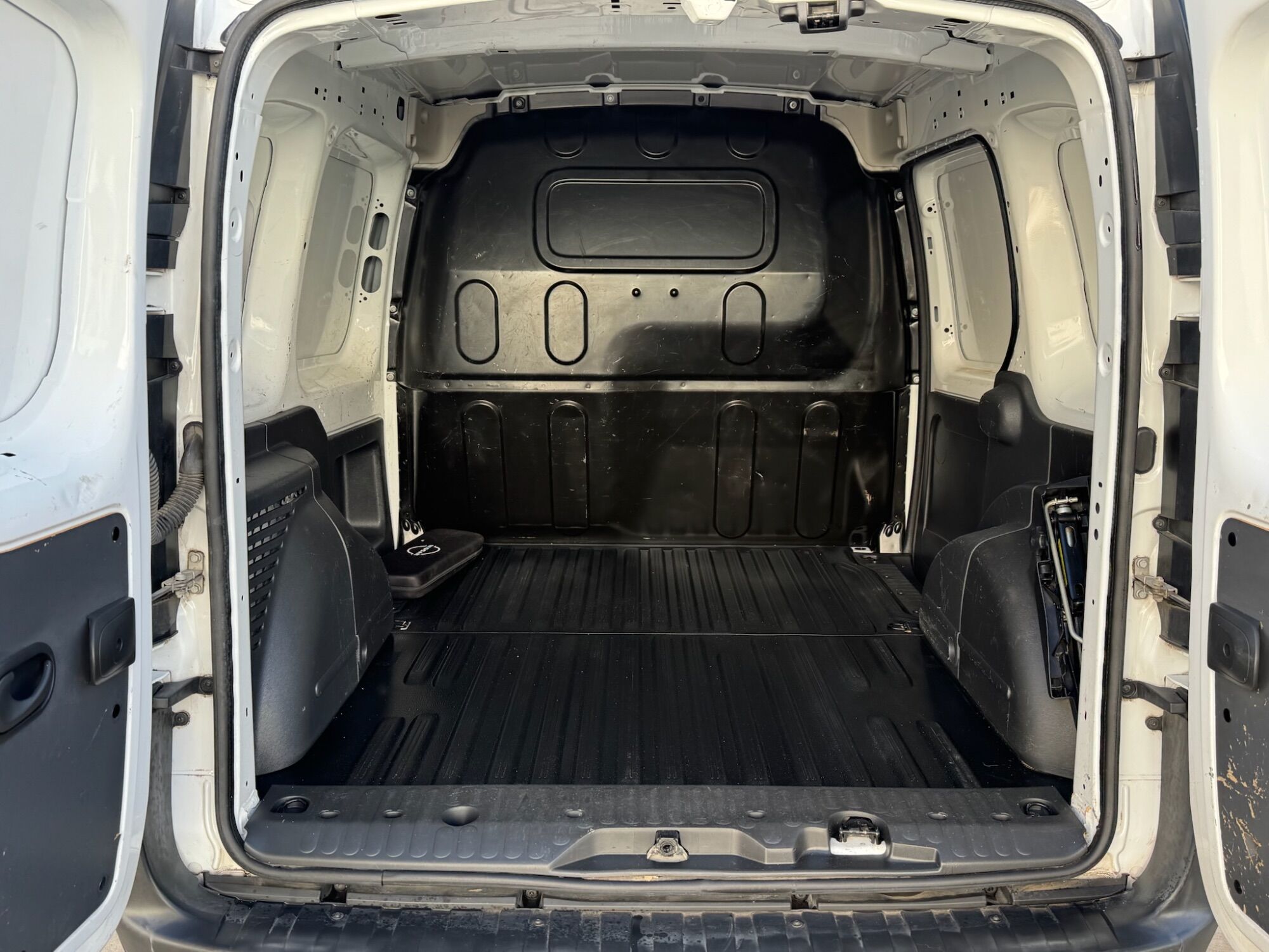 Foto del NISSAN NV250 Furgón 1.5dCi Comfort L1H1 2pl. 95