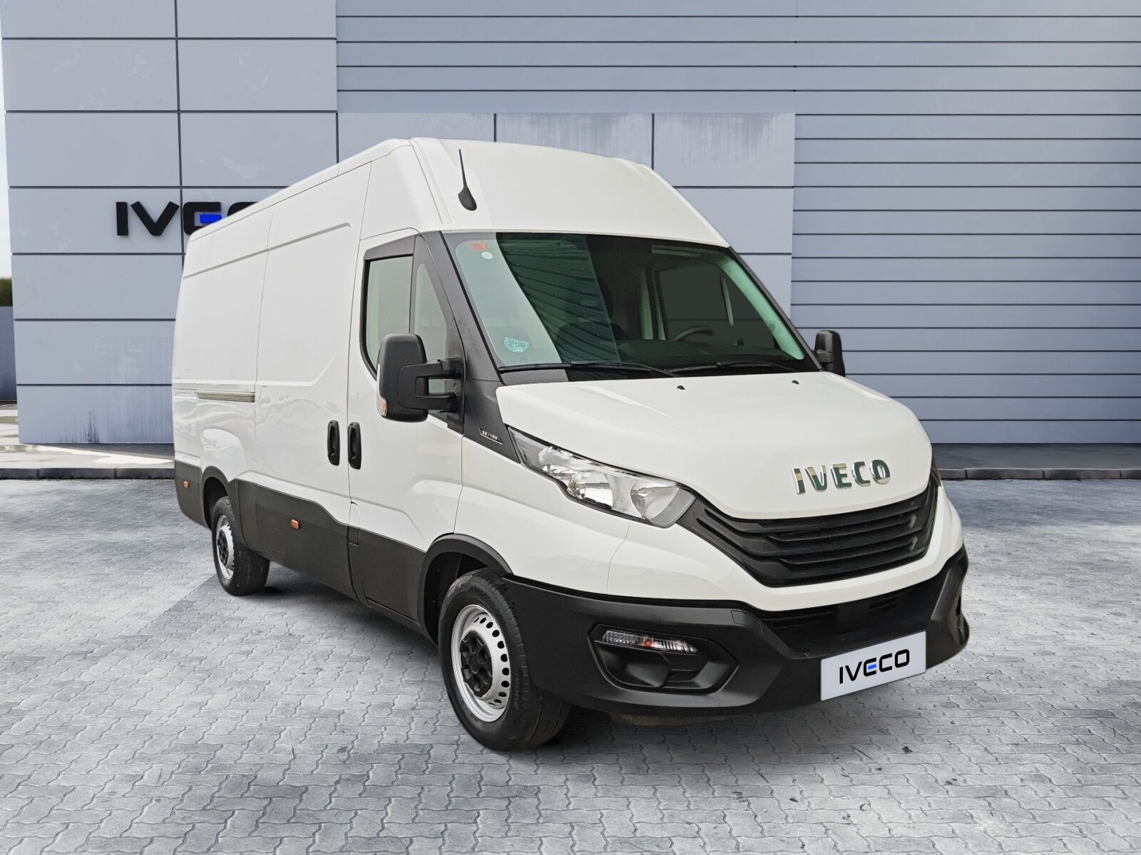 Foto del IVECO Daily Furgón 33S16 V 3000 H1 7.3 156