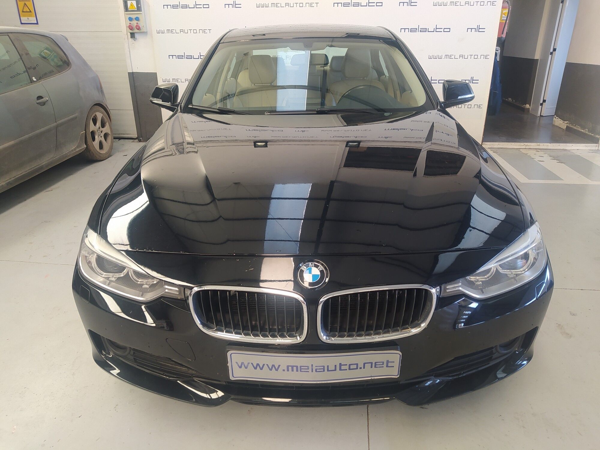BMW Serie 3 (316dA Essential Edition) en Granada