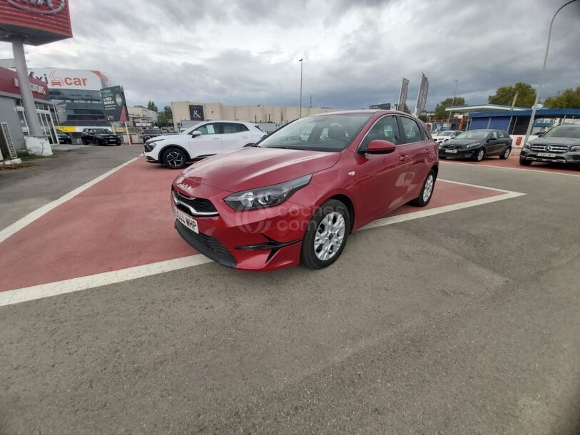 Foto del KIA Ceed 1.6 MHEV iMT Drive 136