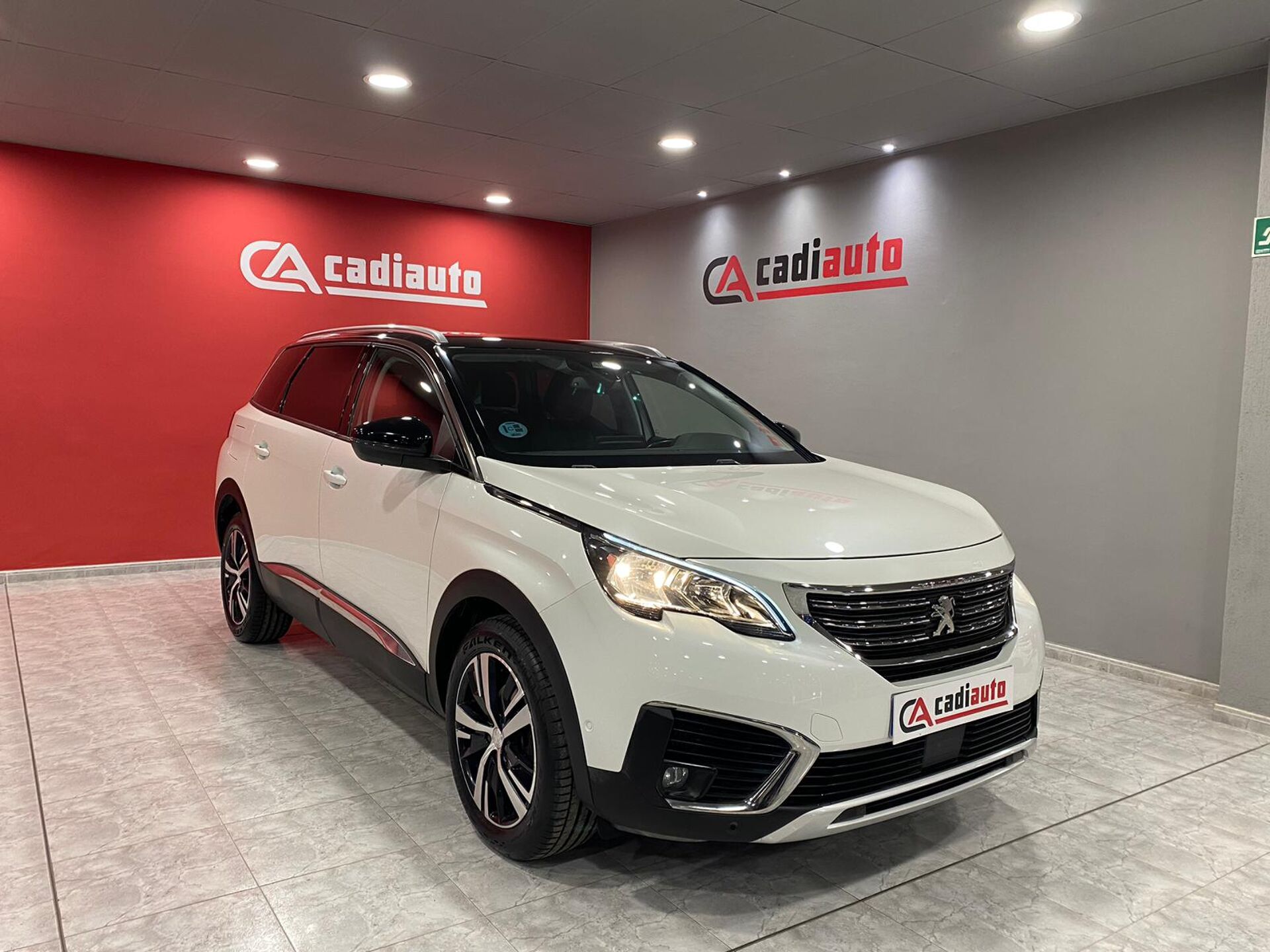 Imagen de PEUGEOT 5008 SUV