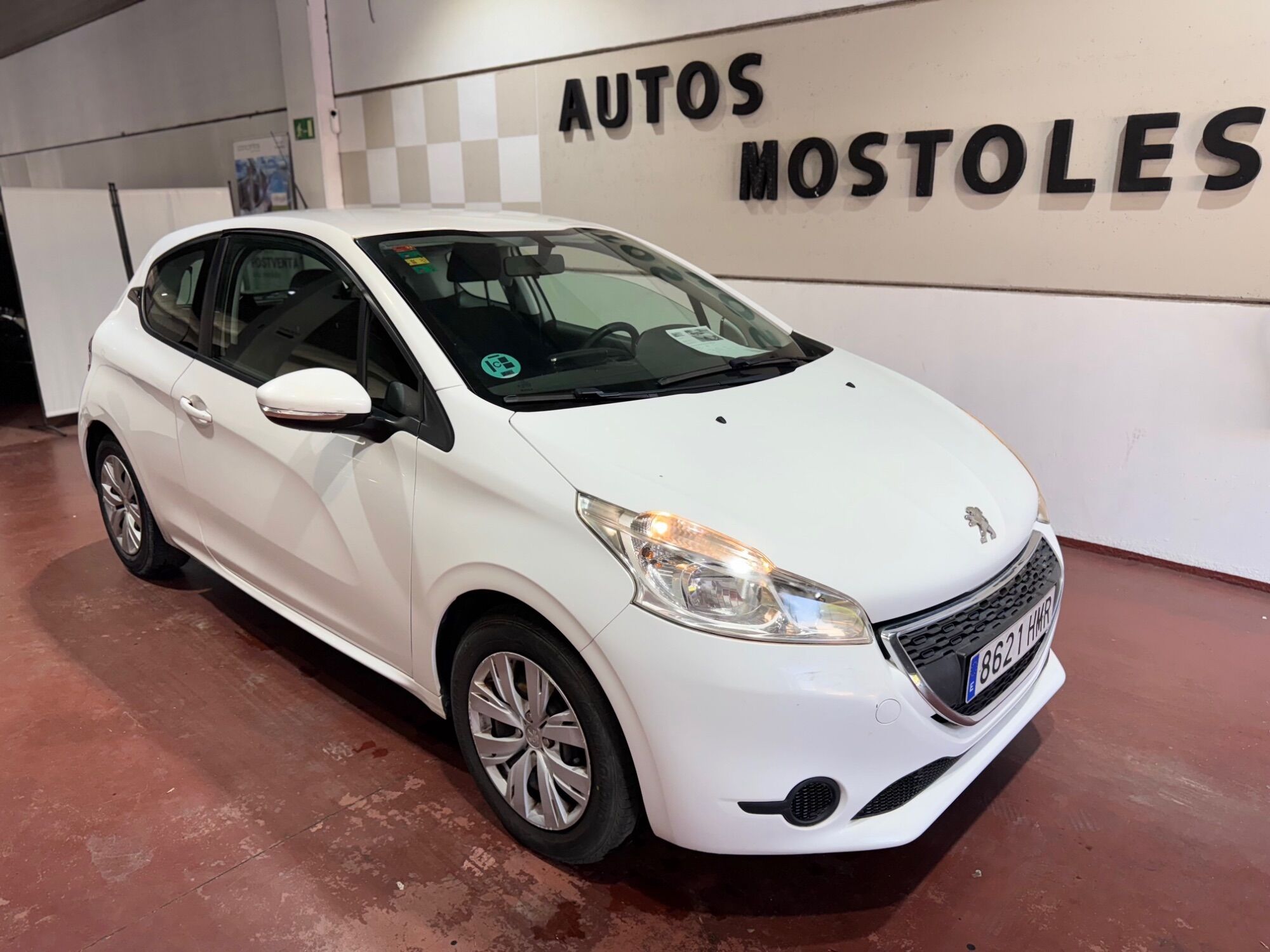 PEUGEOT 208 (1.2 VTi Allure) en Madrid