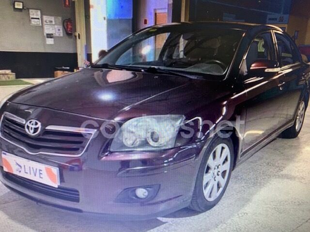 TOYOTA Avensis (1.8 VVT-I Sol 95 kW (129 CV)) en Barcelona