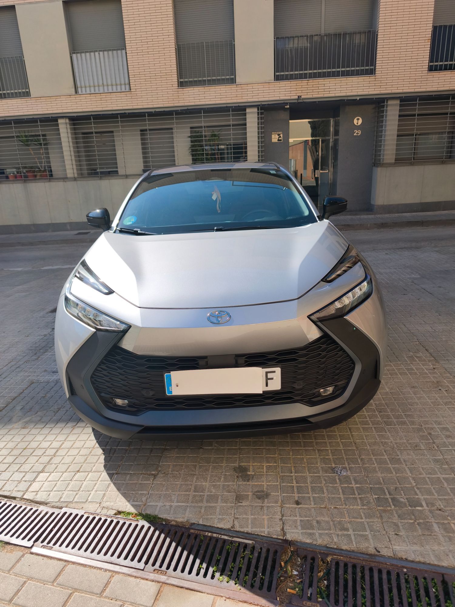 Foto del TOYOTA C-HR 140H Advance