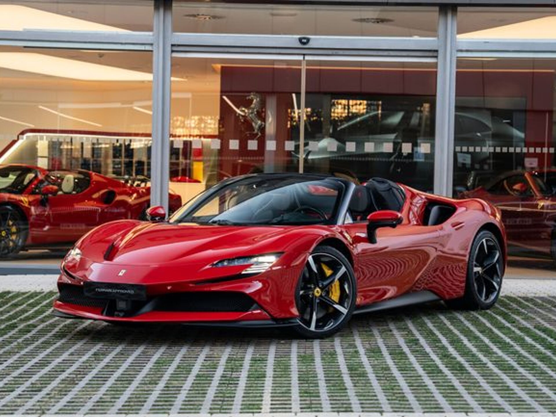 Imagen 1 de FERRARI SF90
