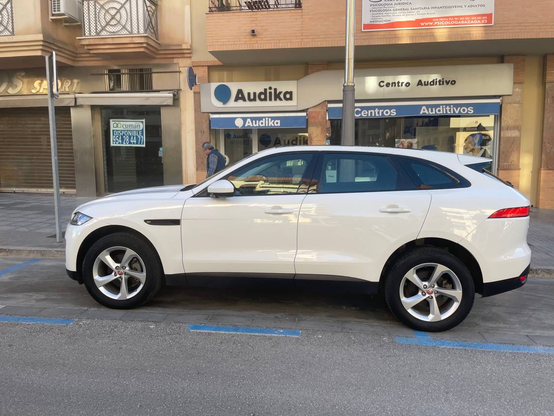 JAGUAR F-Pace (2.0i4D Prestige Aut. AWD 240) en Málaga