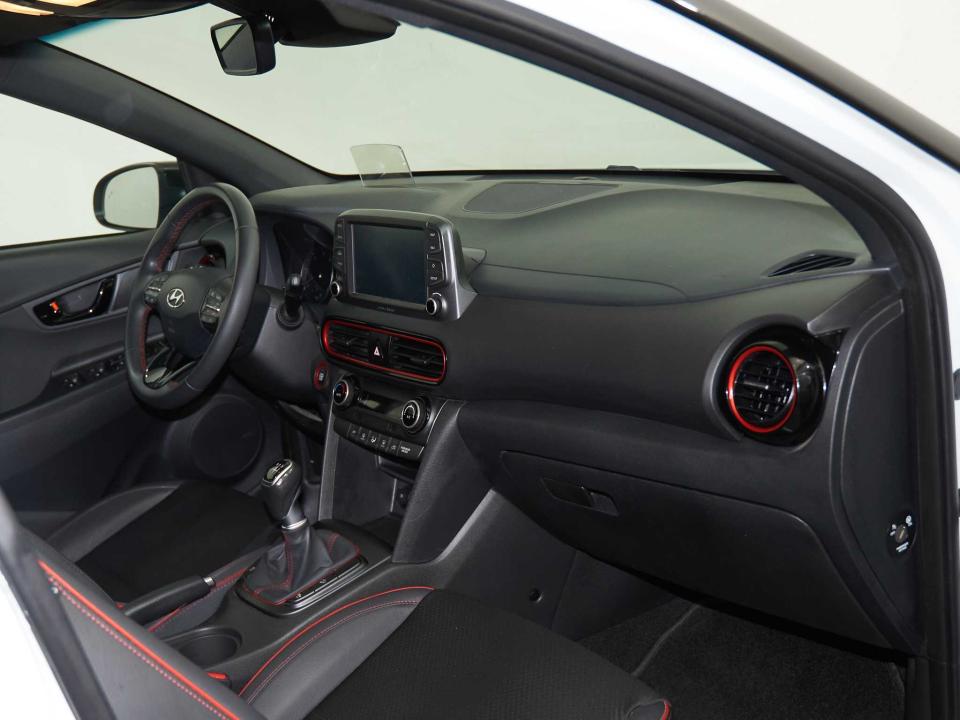 Foto del HYUNDAI Kona 1.6 CRDI Tecno 2C Red 4x2 115