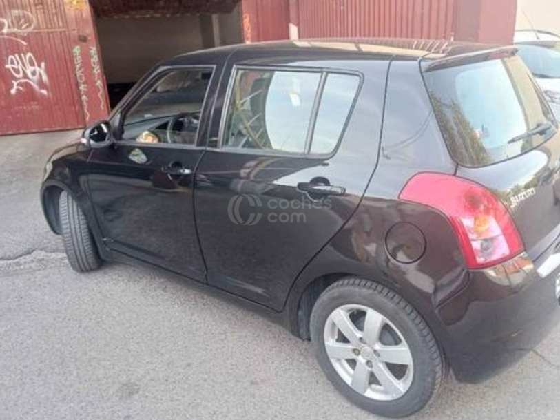 Foto del SUZUKI Swift 1.3 Black and White