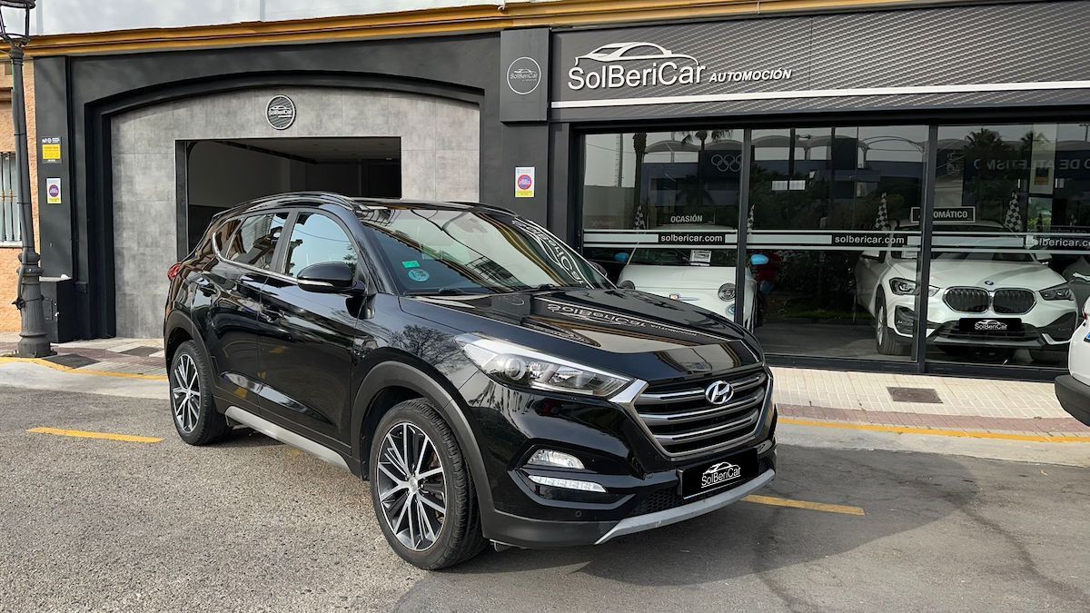 HYUNDAI Tucson (1.7CRDI BD Tecno Sky 4x2) en Málaga