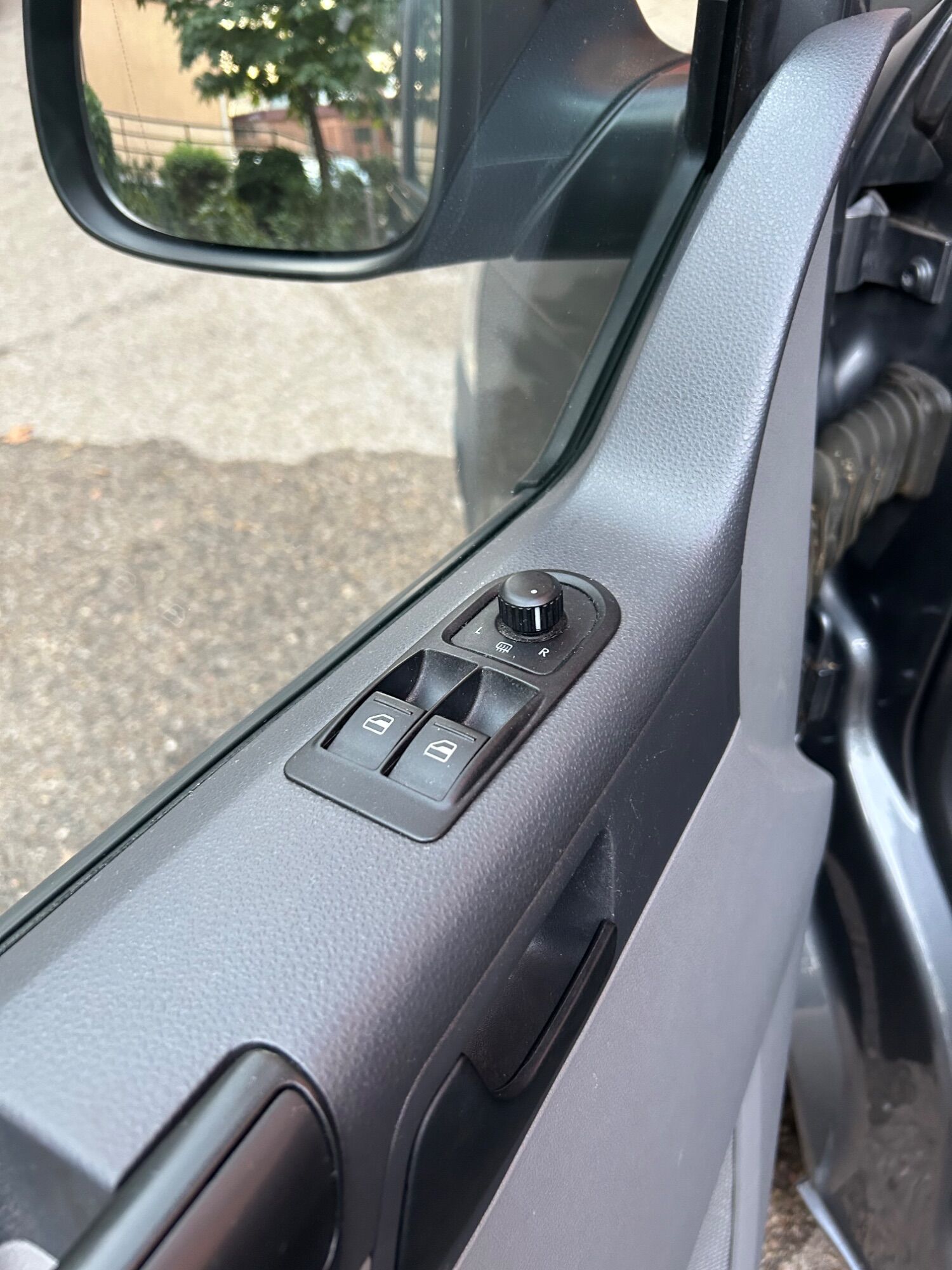 Foto del VOLKSWAGEN Transporter Kombi PRO 2.0TDI BMT Largo TA 4M 140