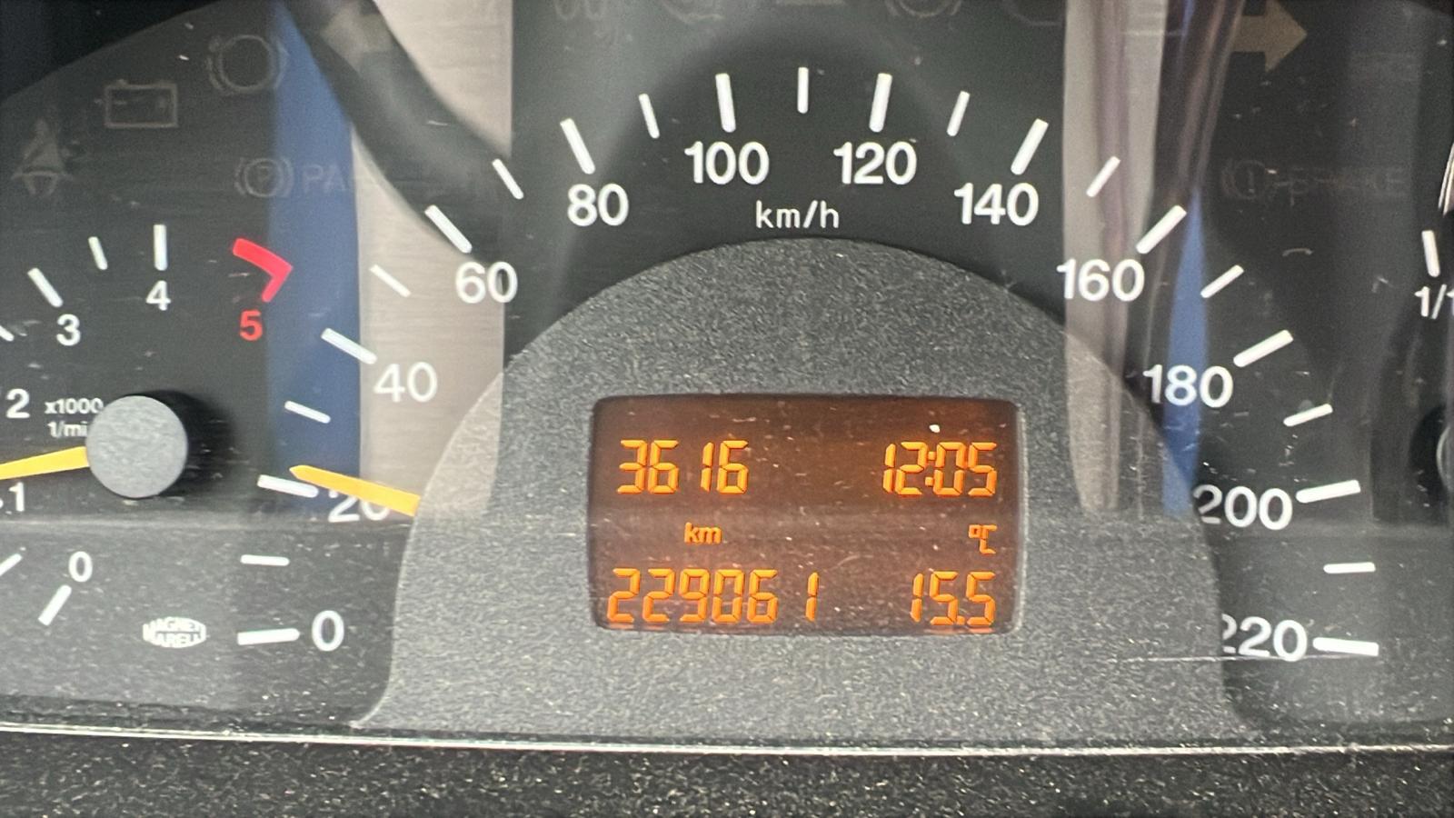 Foto del MERCEDES Vito Furgón 109CDI Compacta