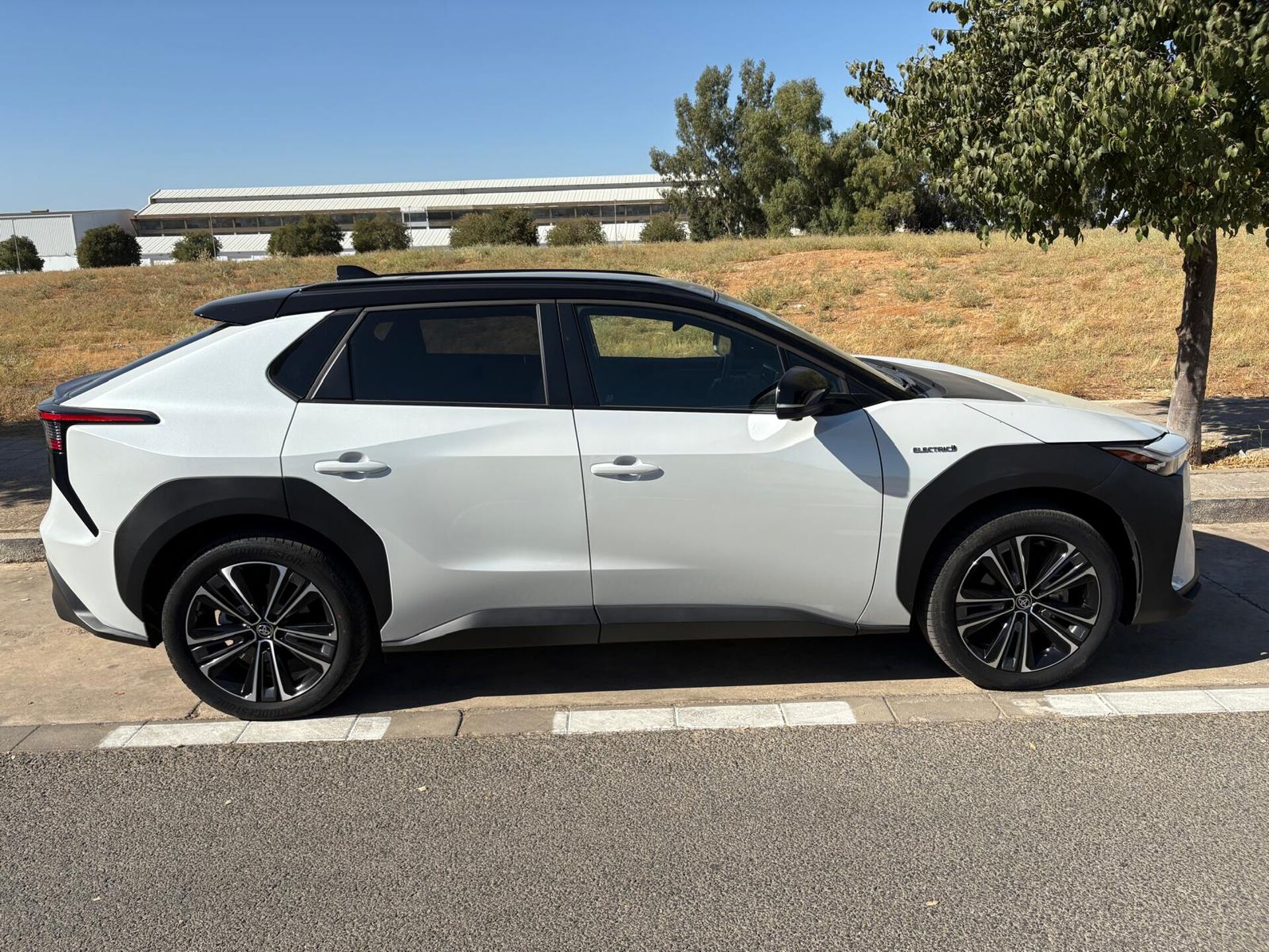 Imagen 2 de TOYOTA bZ4X