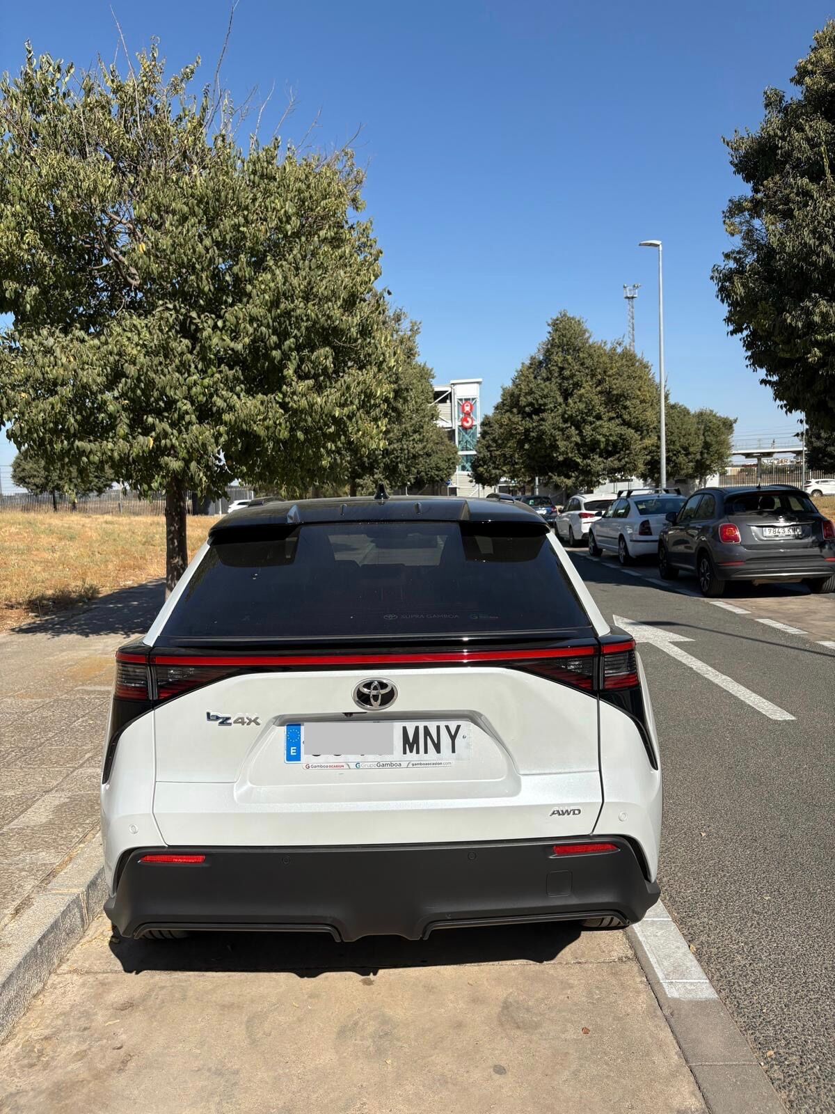 Foto del TOYOTA bZ4X 220E 4X4 Style Plus