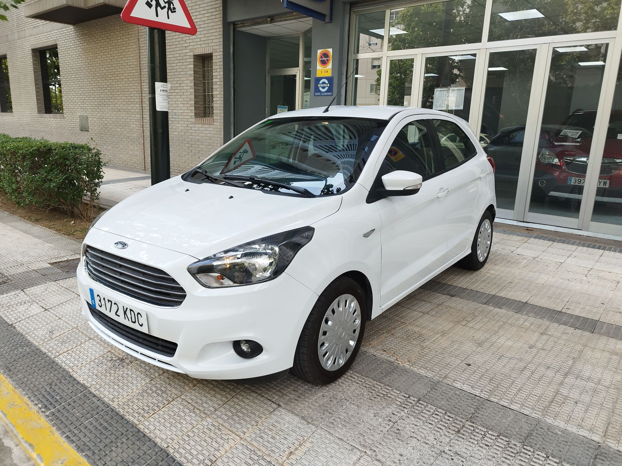FORD Ka (+ 1.19 Ti-VCT Essential) en Zaragoza