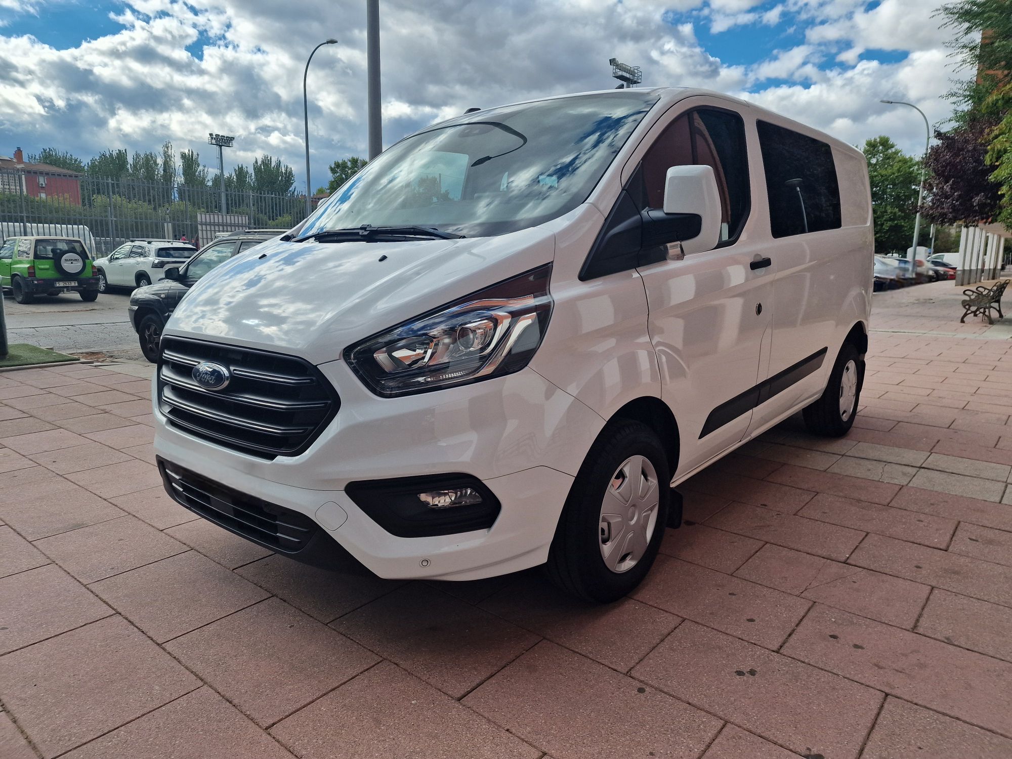 Foto del FORD Transit Custom FT 320 L1 Mixto Trend M1 EcoBlue 130