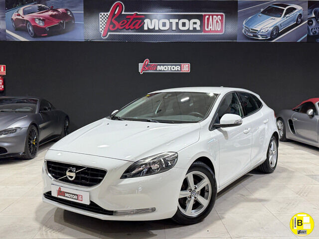 VOLVO V40 (D2 Kinetic 85 kW (115 CV)) en Madrid