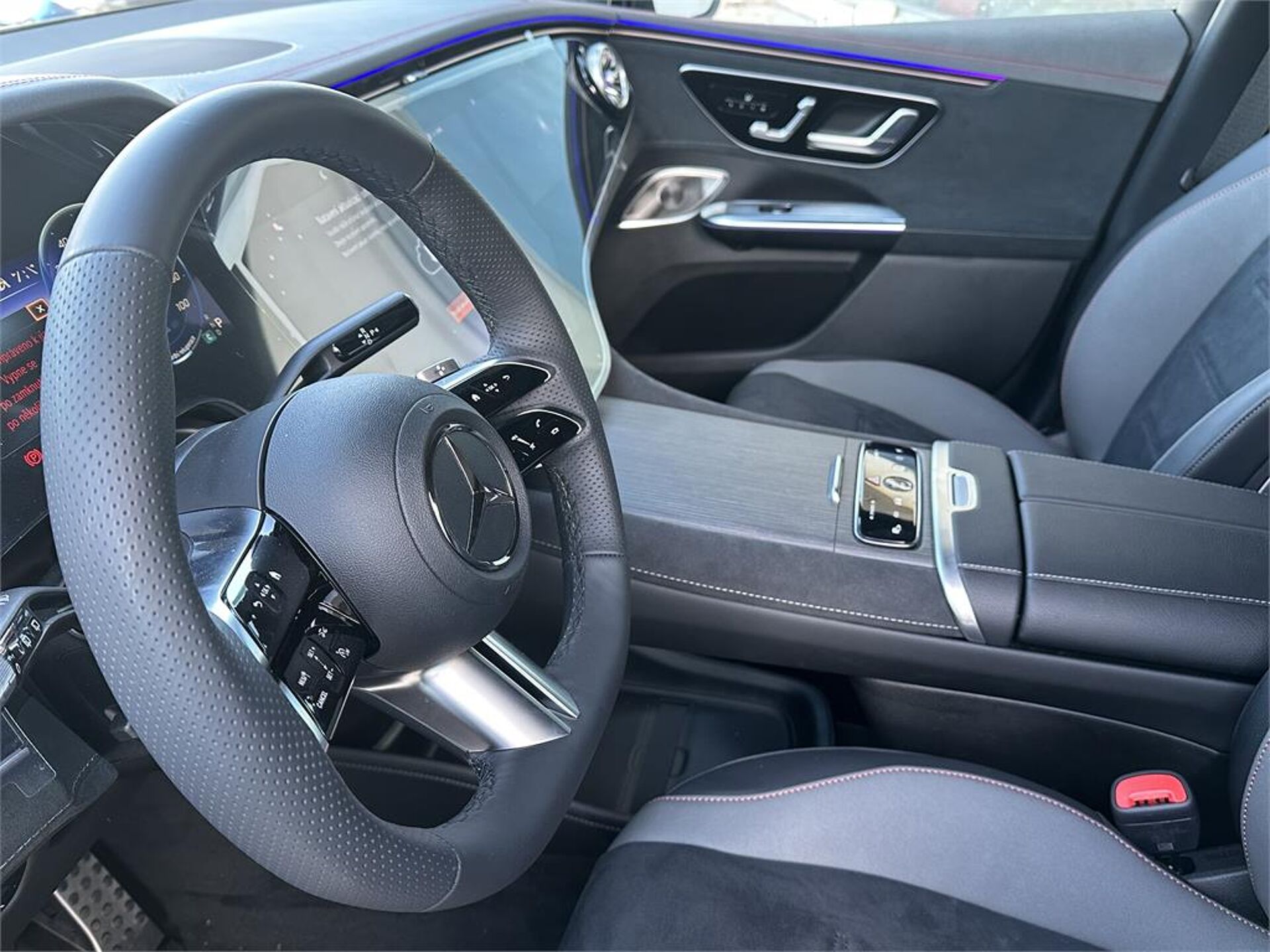 Imagen 2 de MERCEDES EQE SUV