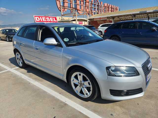AUDI A3 (Ambition 2.0 TDI DPF 103 kW (140 CV)) en Barcelona