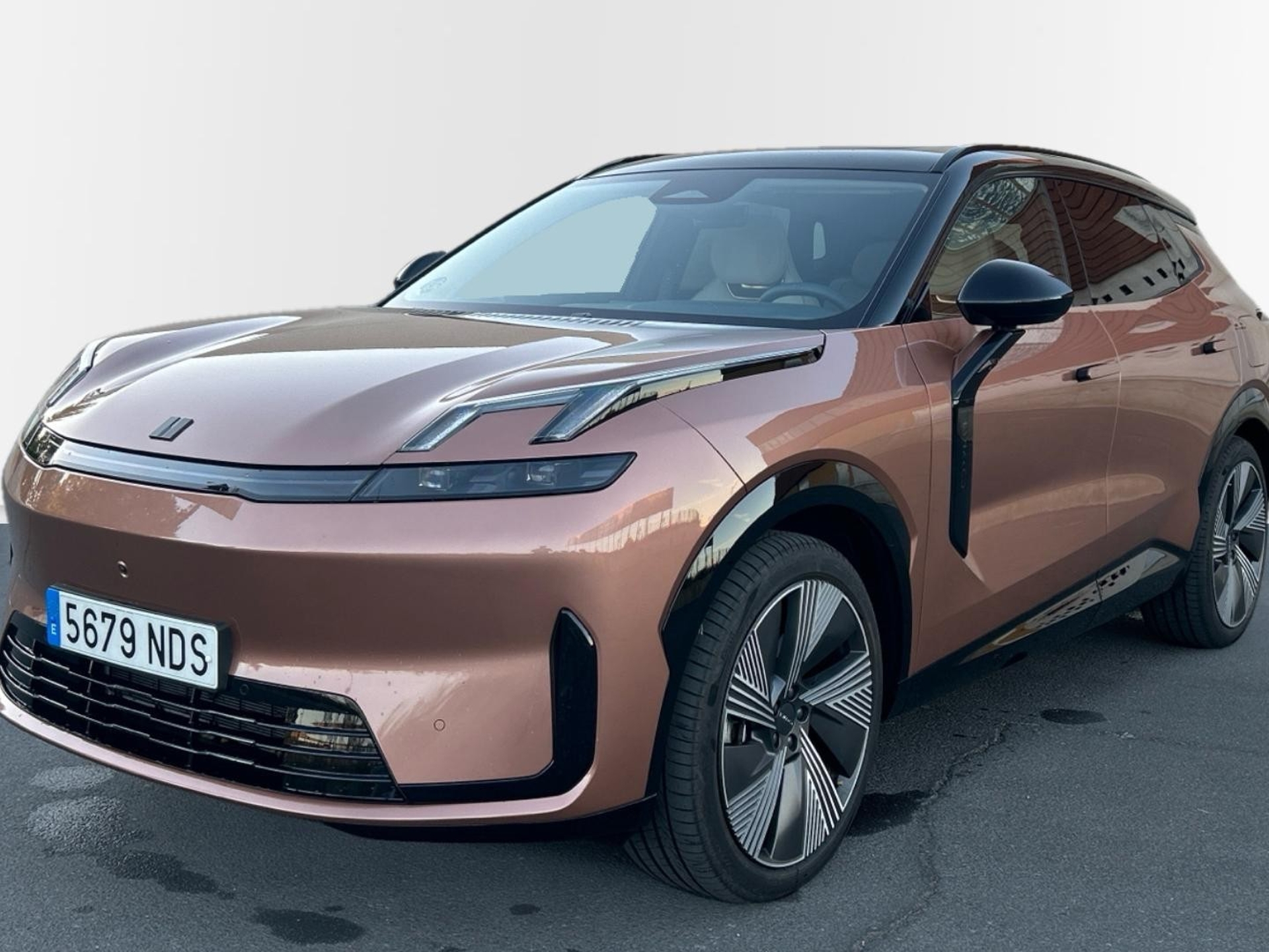 Imagen de LYNK & CO 08