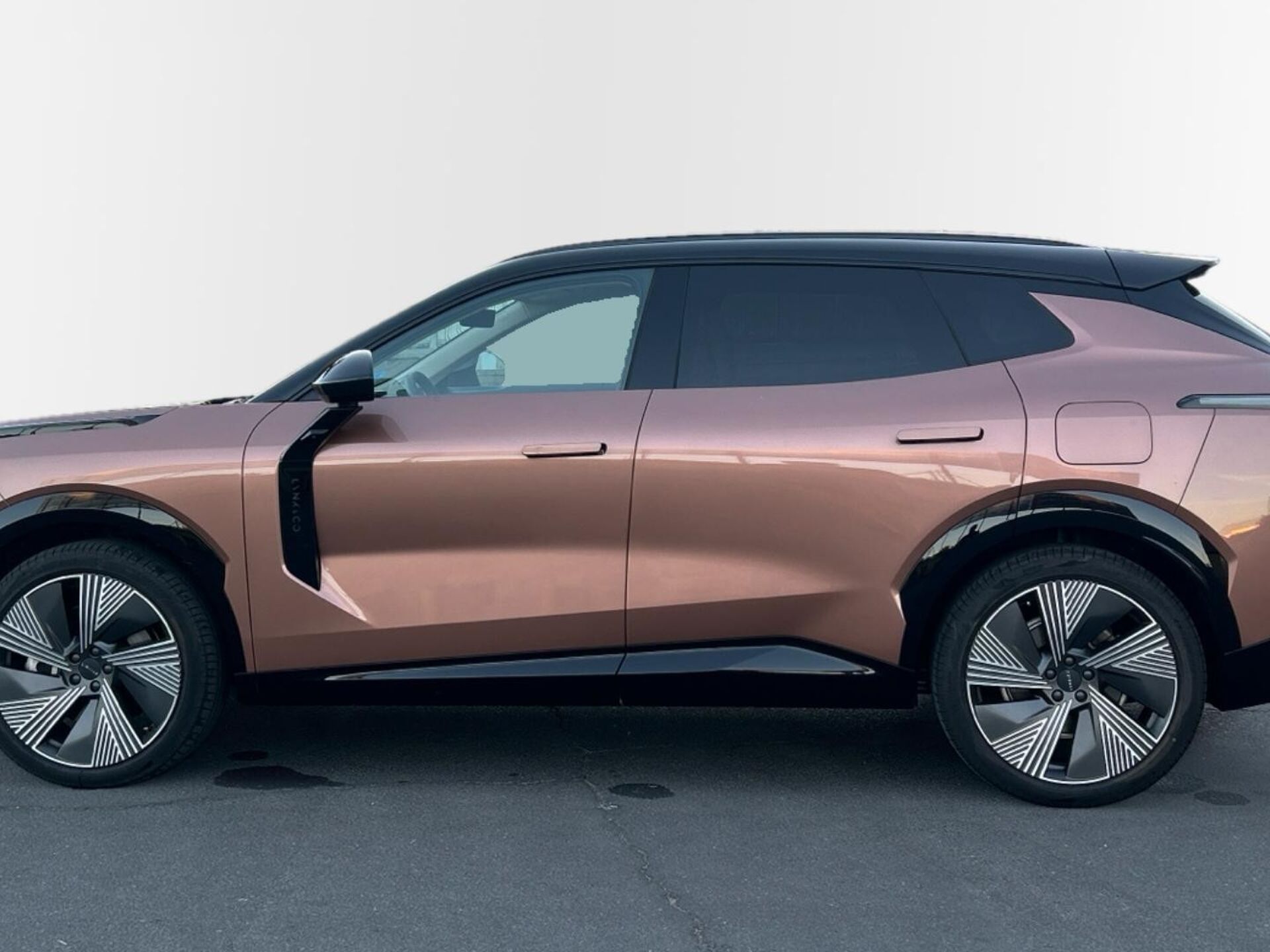 Imagen 3 de LYNK & CO 08