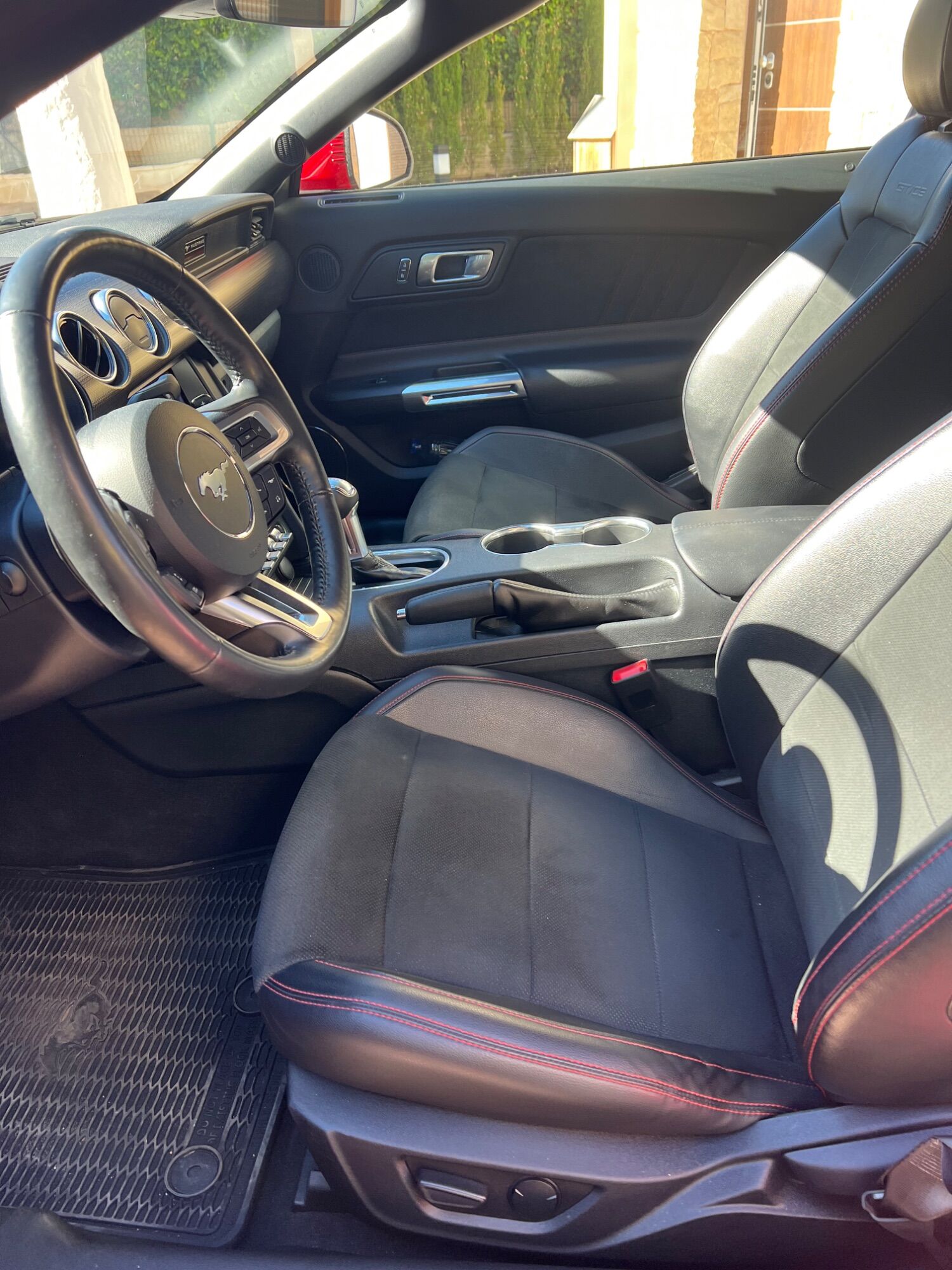 Foto del FORD Mustang Convertible 5.0 Ti-VCT GT Aut.