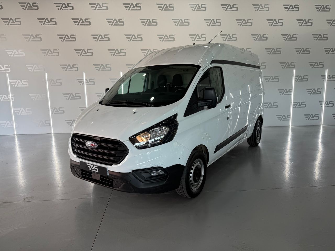 FORD Tourneo Custom (2.0 EcoBlue 96kW (130CV) L1 Titanium) en Girona