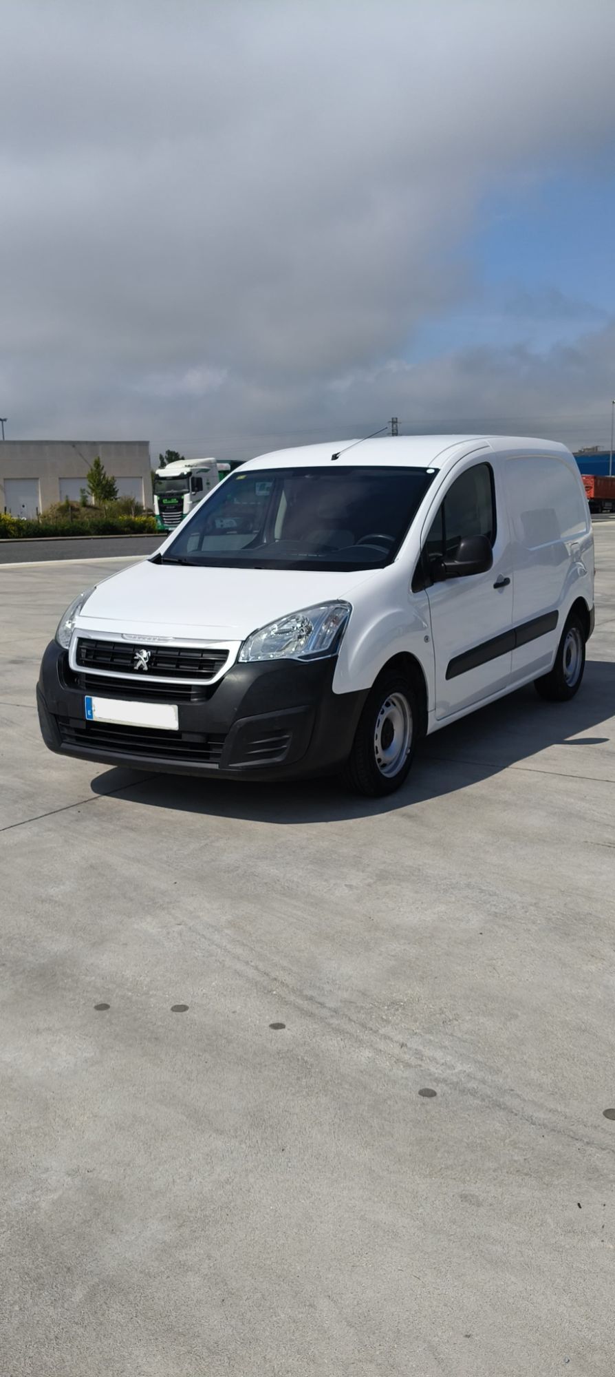 Foto del PEUGEOT Partner Furgón 1.6BlueHDI Confort L1 75