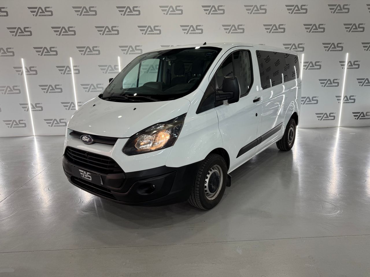 FORD Tourneo Custom (2.2 TDCI 125cv 300 L1 Titanium) en Girona