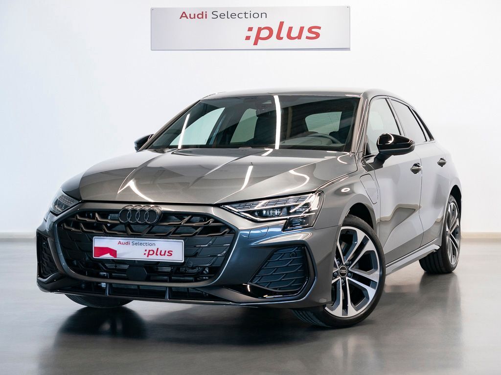 AUDI A3 (Black Competition 45 TFSI e 200 kW (272 CV) S tronic) en Castellón