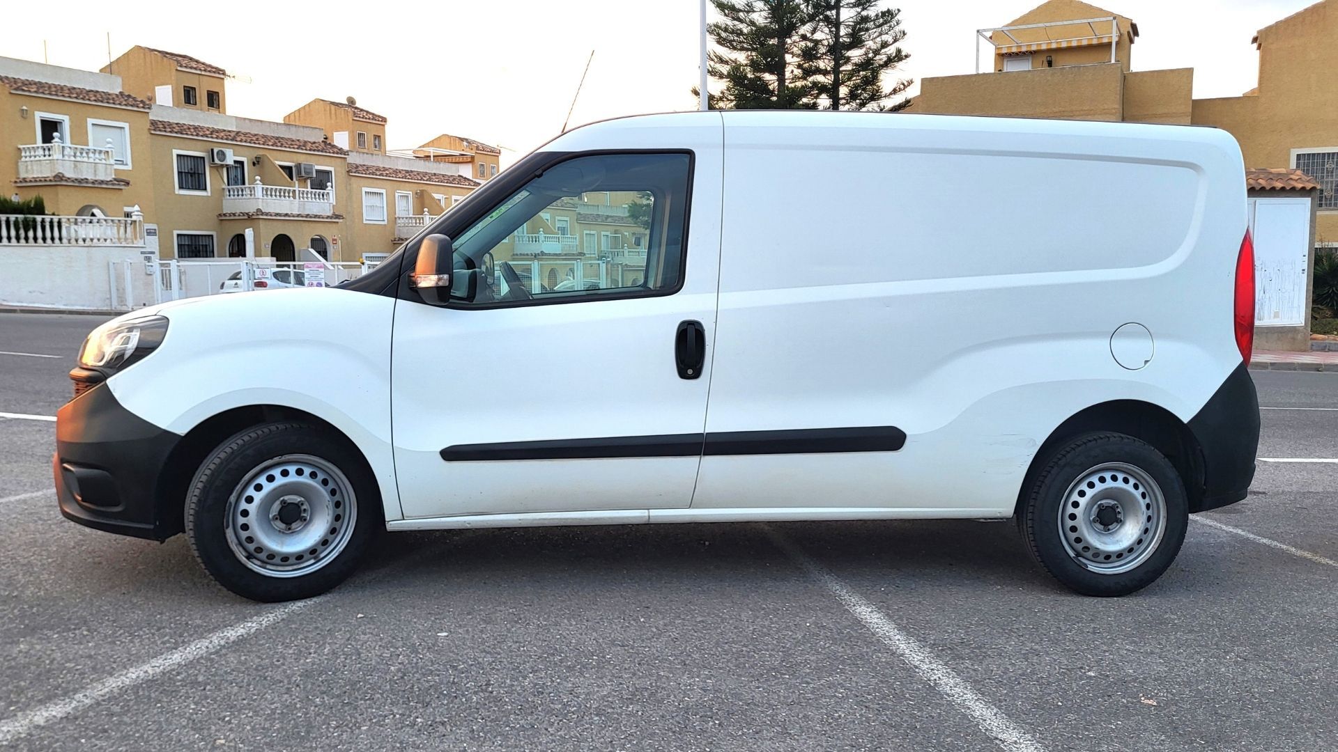 Foto del FIAT Dobló Cargo 1.6Mjt Base Maxi C. Aum.