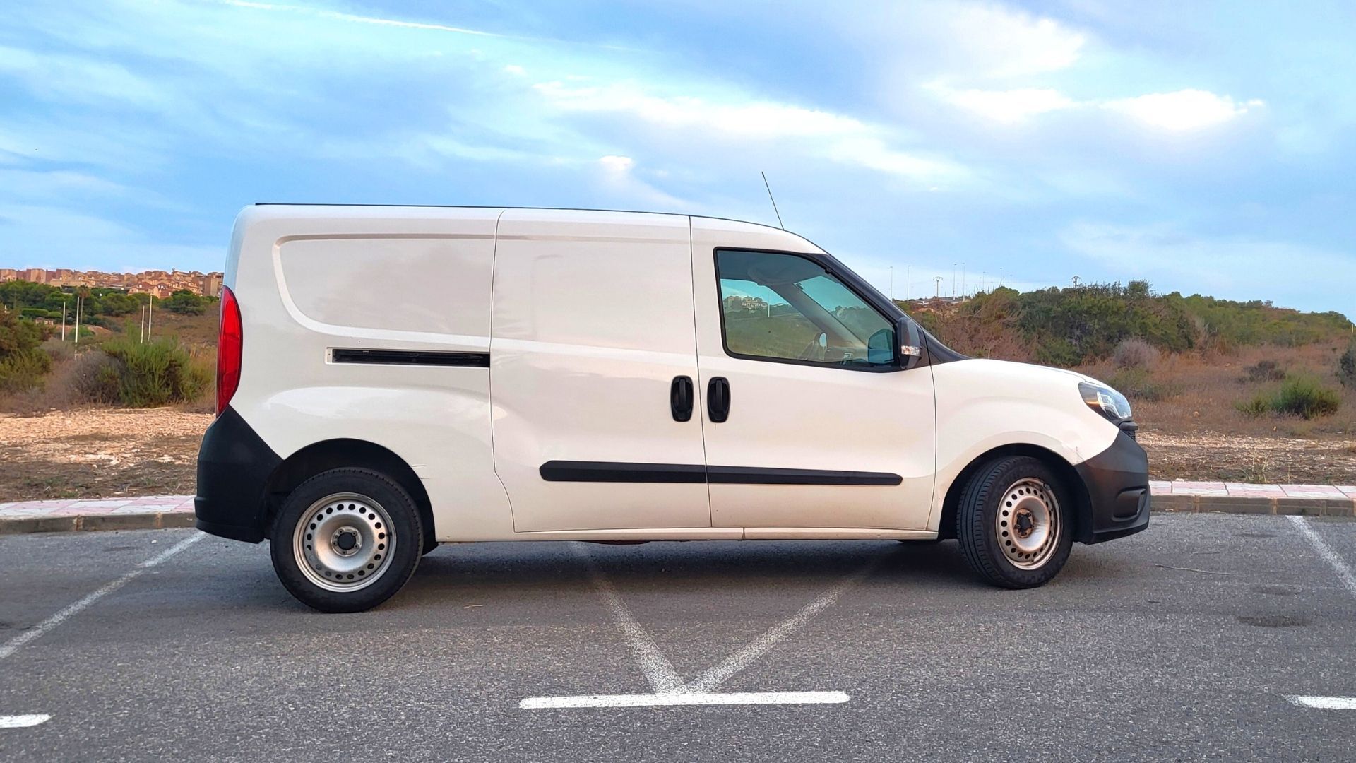 Foto del FIAT Dobló Cargo 1.6Mjt Base Maxi C. Aum.