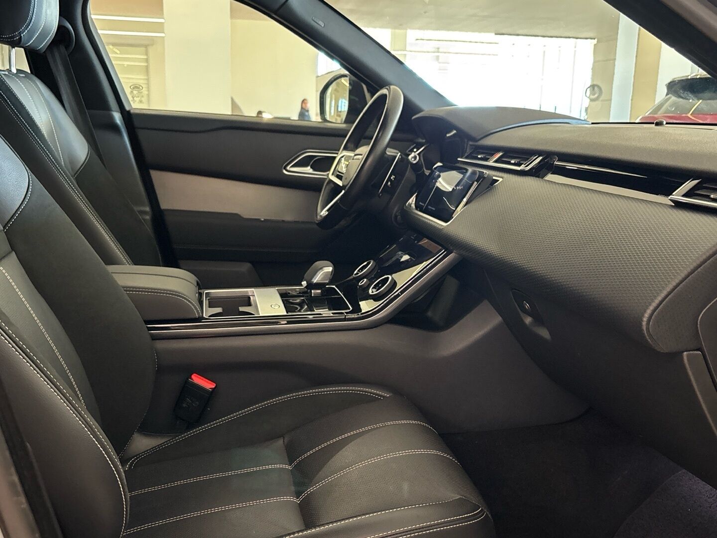 Foto del LAND ROVER Range Rover Velar 3.0D R-Dynamic SE 4WD Aut. 300