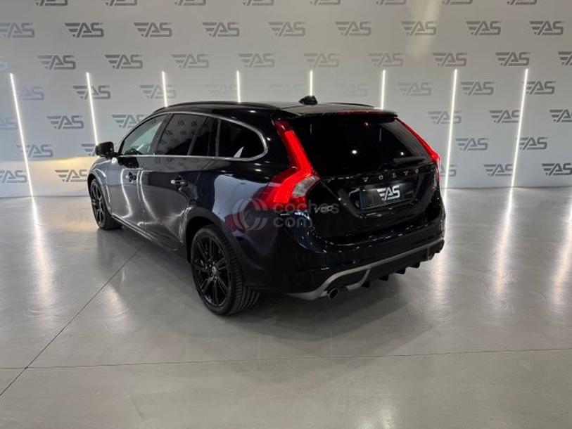 Foto del VOLVO V60 D5 Momentum Aut.