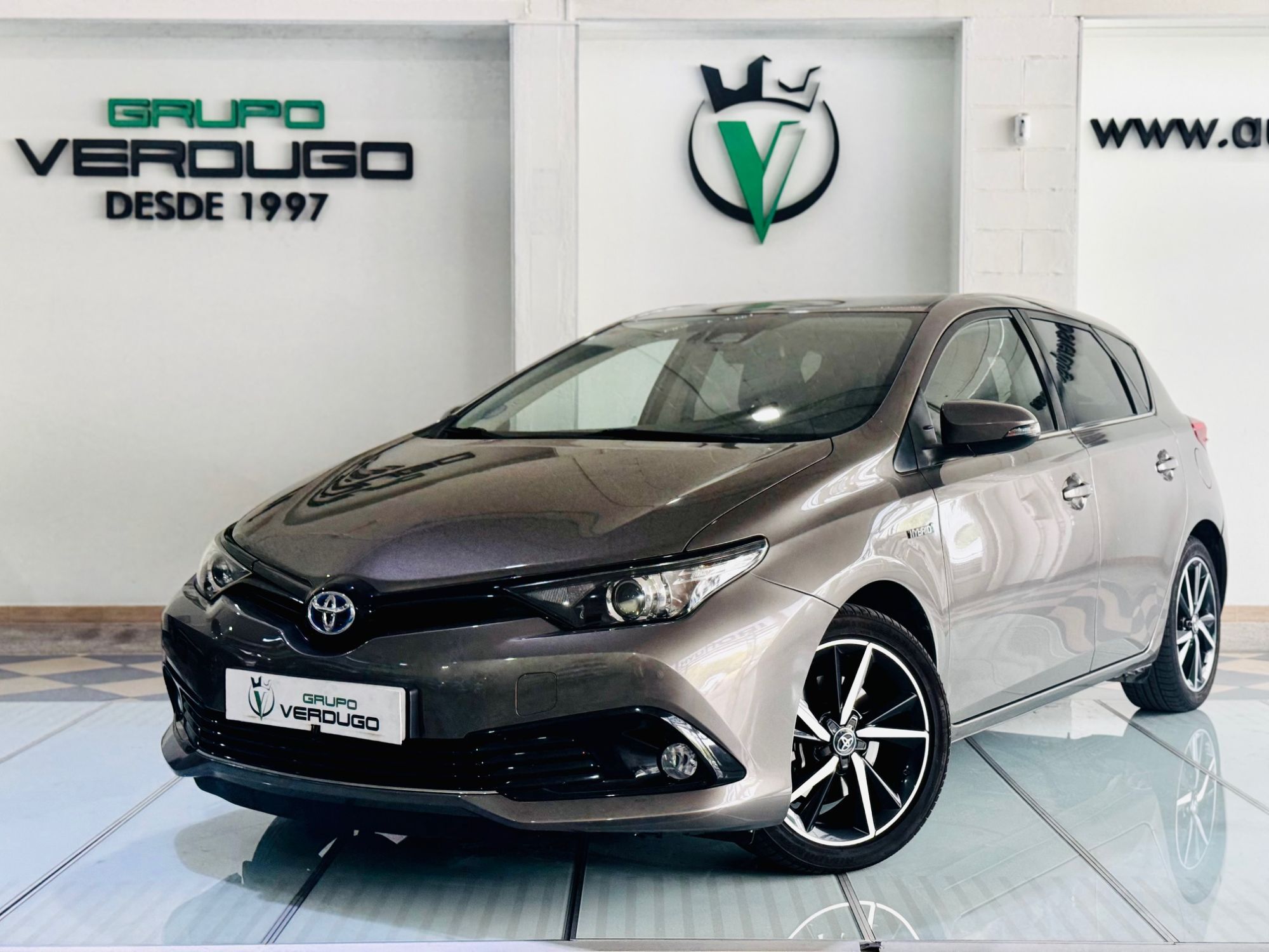 TOYOTA Auris (hybrid 140H Feel!) en Sevilla