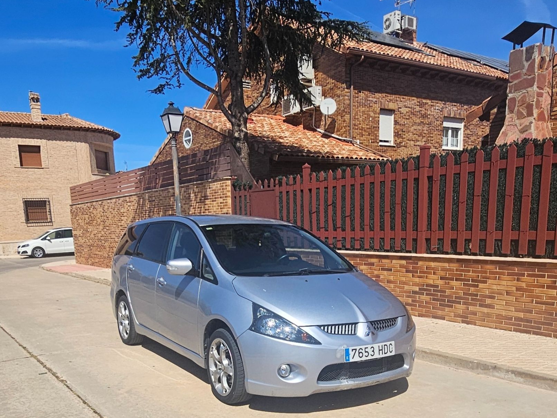 Imagen de MITSUBISHI Grandis