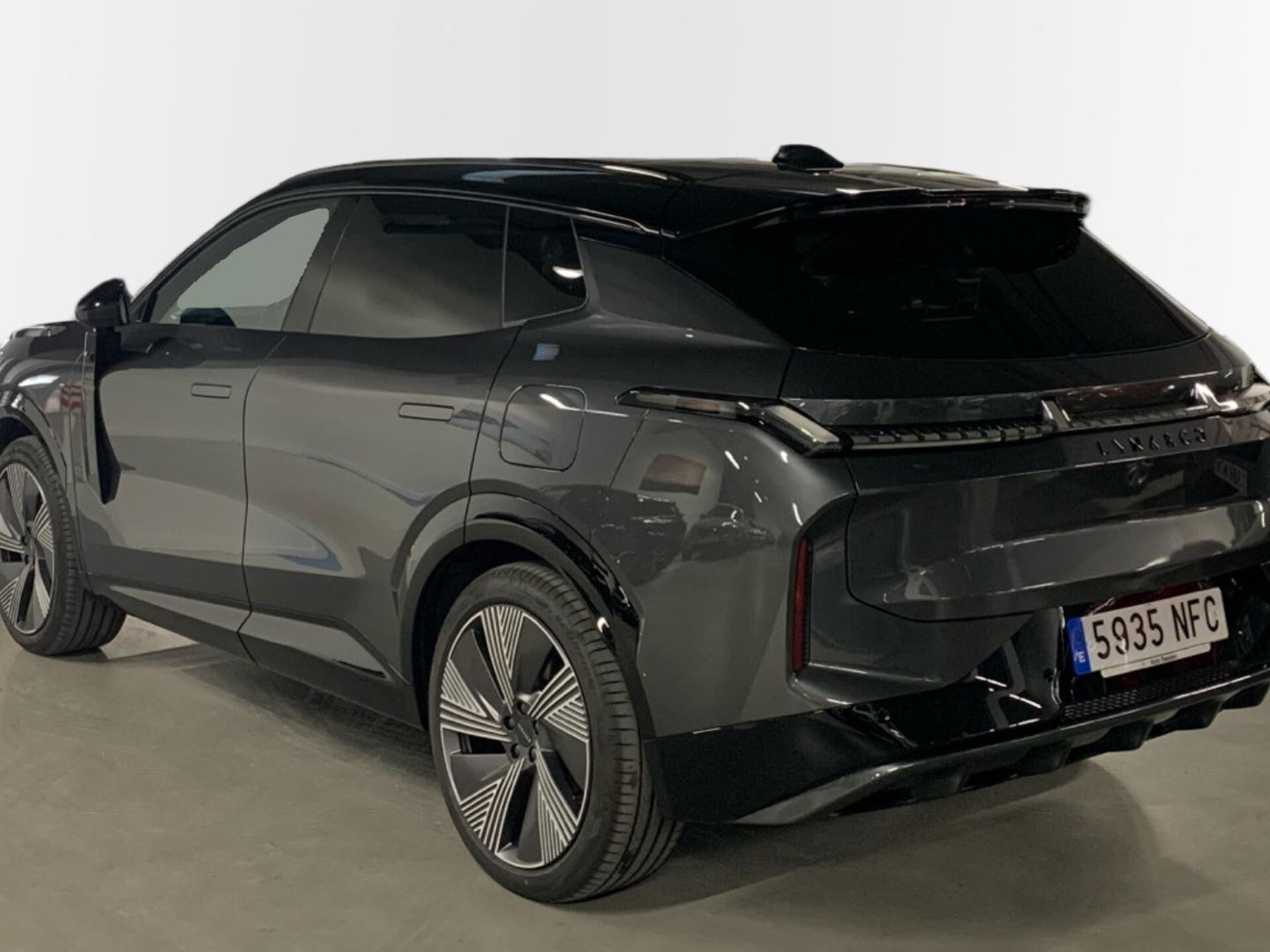 Imagen 2 de LYNK & CO 08