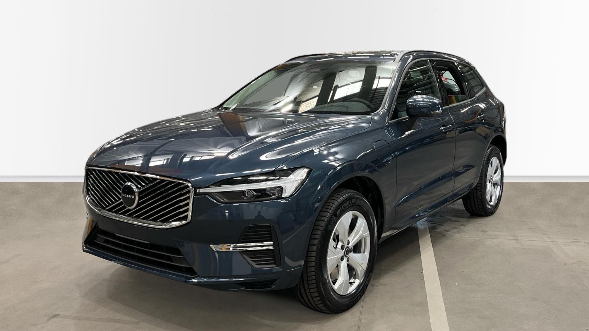 VOLVO XC60 (T6 PHEV Core eAWD Auto 257 kW (350 CV)) en Madrid