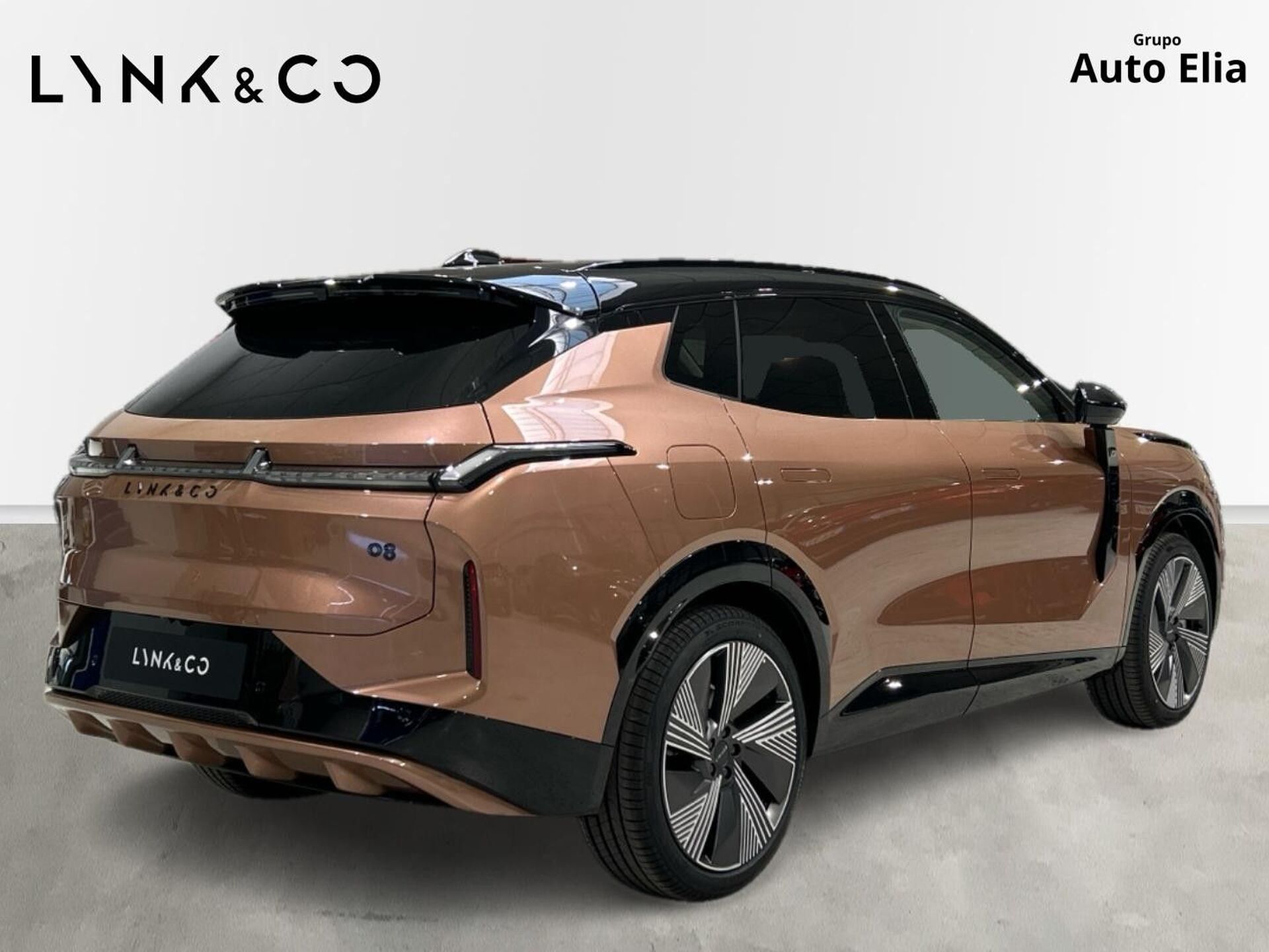 Imagen 3 de LYNK & CO 08