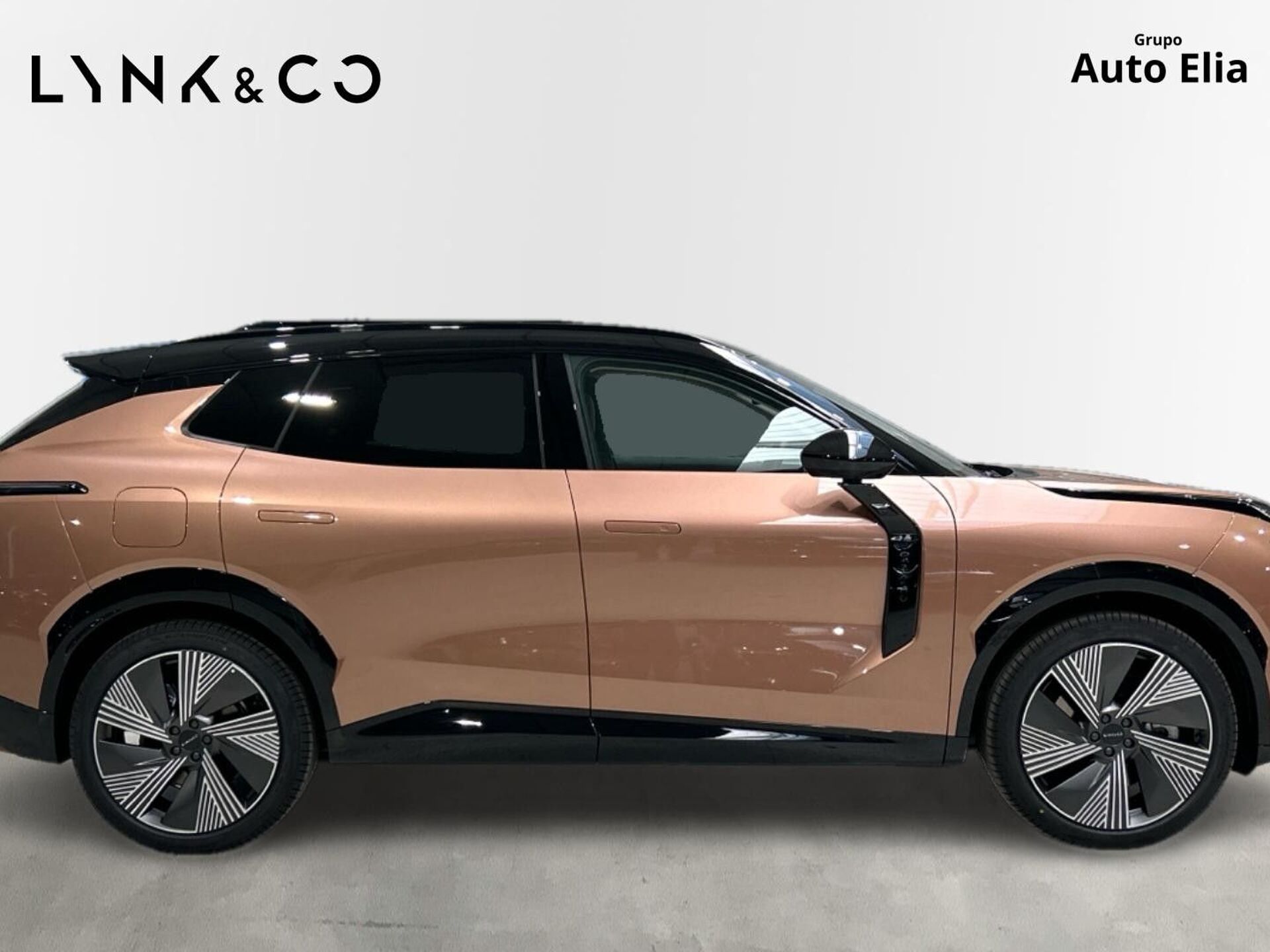 Imagen 2 de LYNK & CO 08