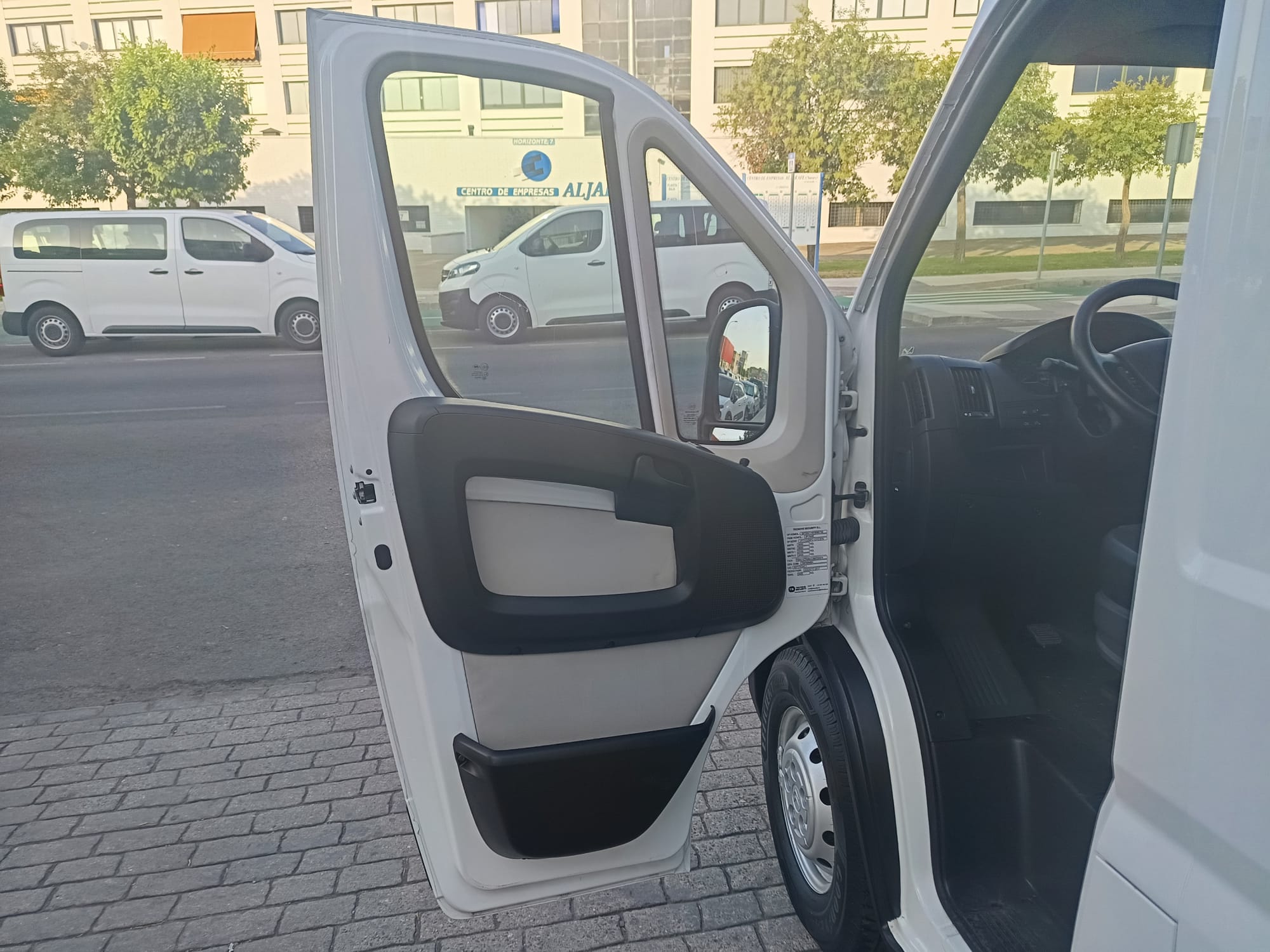 Foto del CITROEN Jumper Fg. 2.0BlueHDi 35 L3H3 130