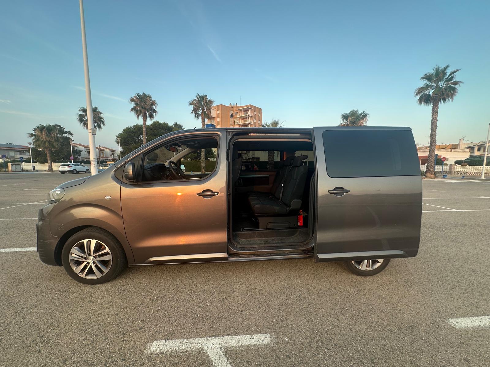 Foto del PEUGEOT Traveller 2.0BlueHDI Business Standard 150