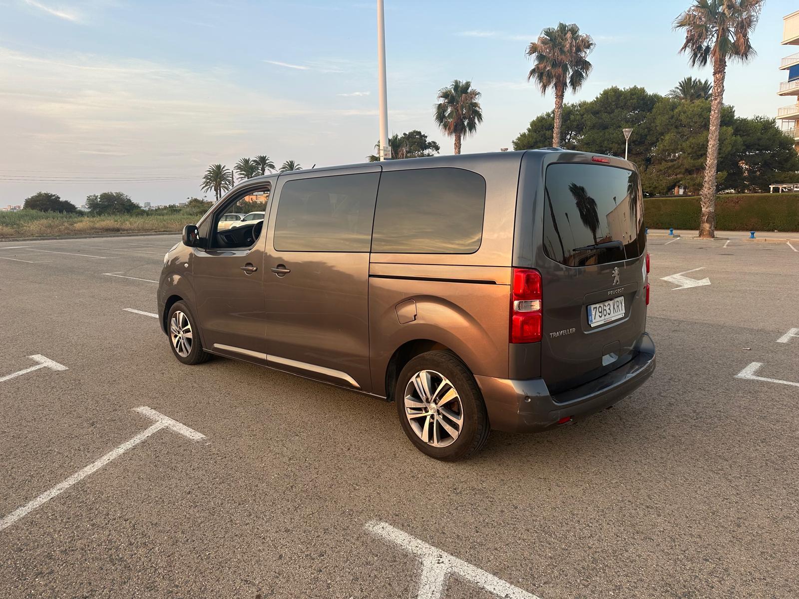 Foto del PEUGEOT Traveller 2.0BlueHDI Business Standard 150