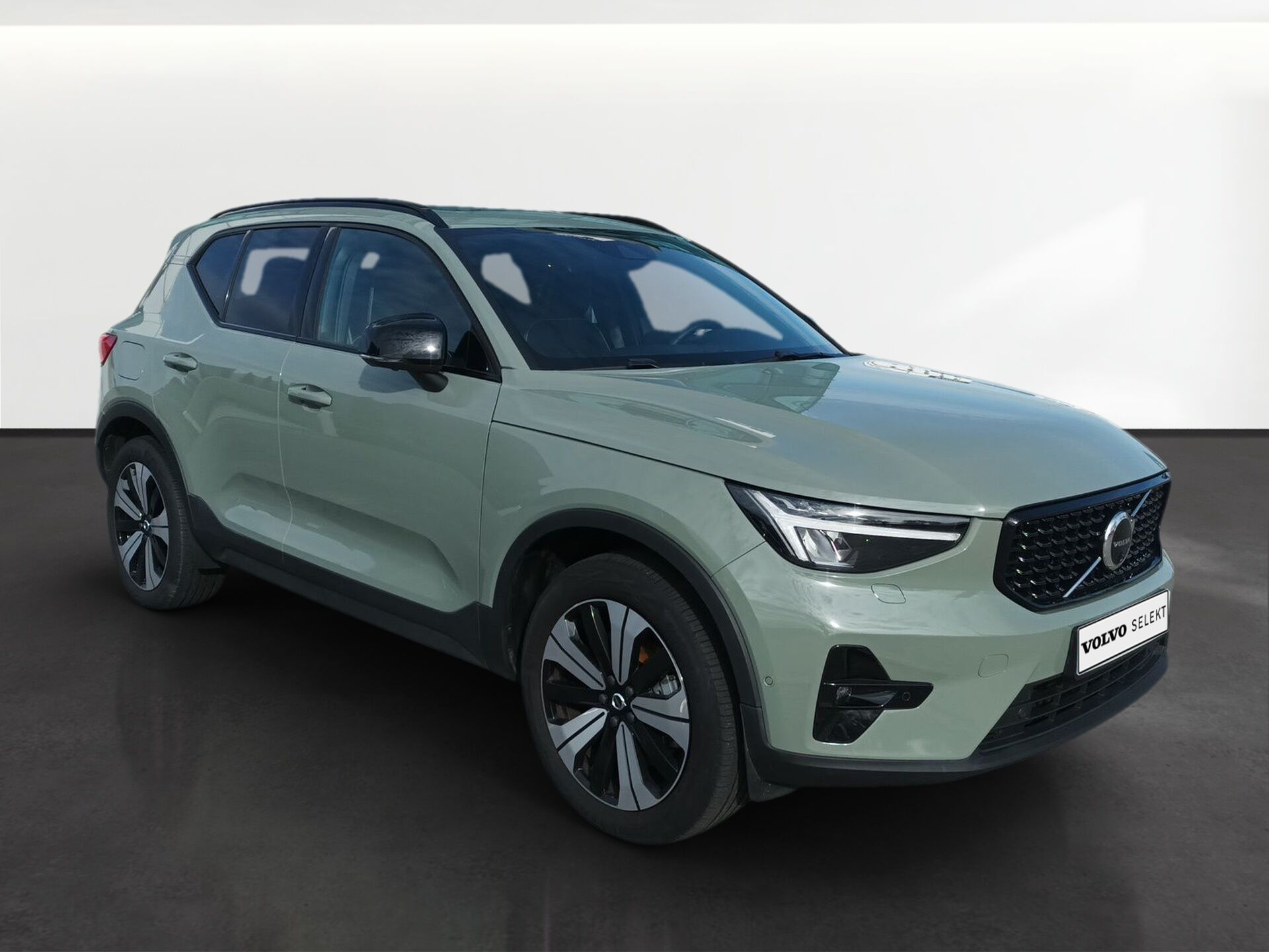 VOLVO XC40 (1.5 T5 PHEV RECHARGE ULTIMATE DARK DCT 262 5P) en Barcelona