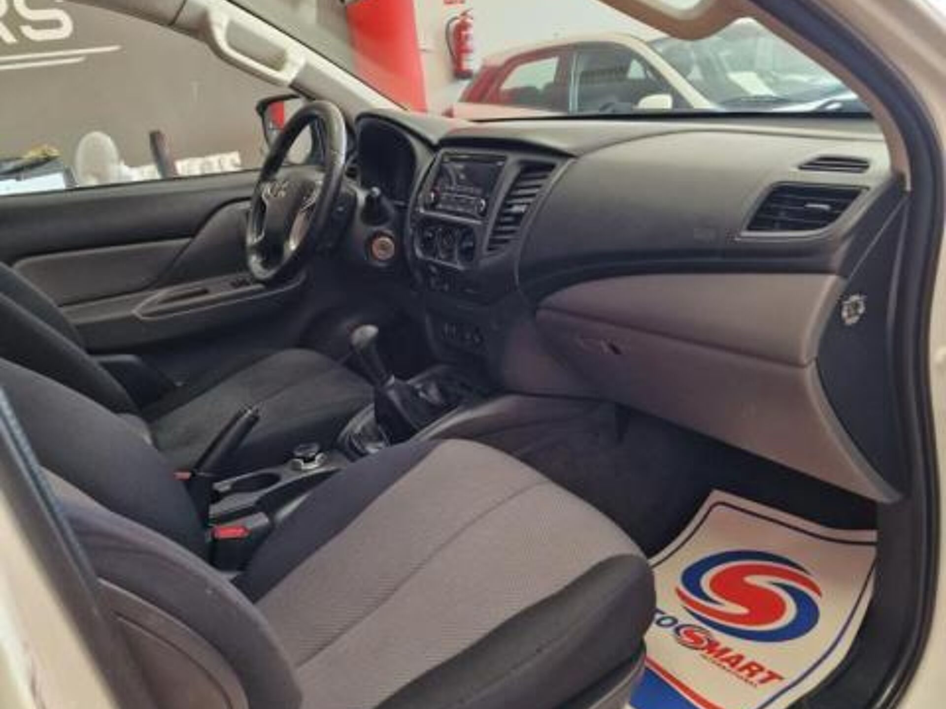 Imagen 3 de MITSUBISHI L200