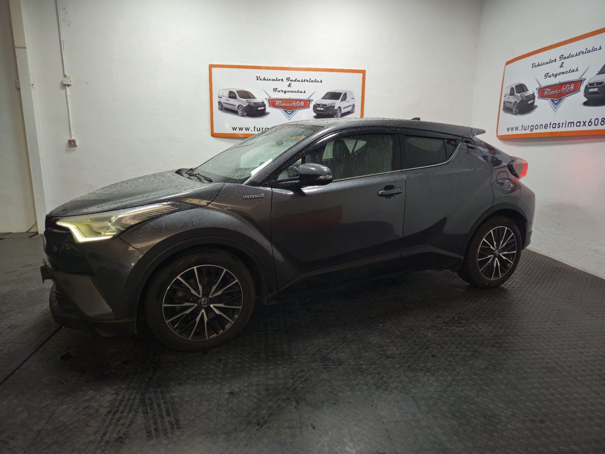 Foto del TOYOTA C-HR 125H Dynamic Plus