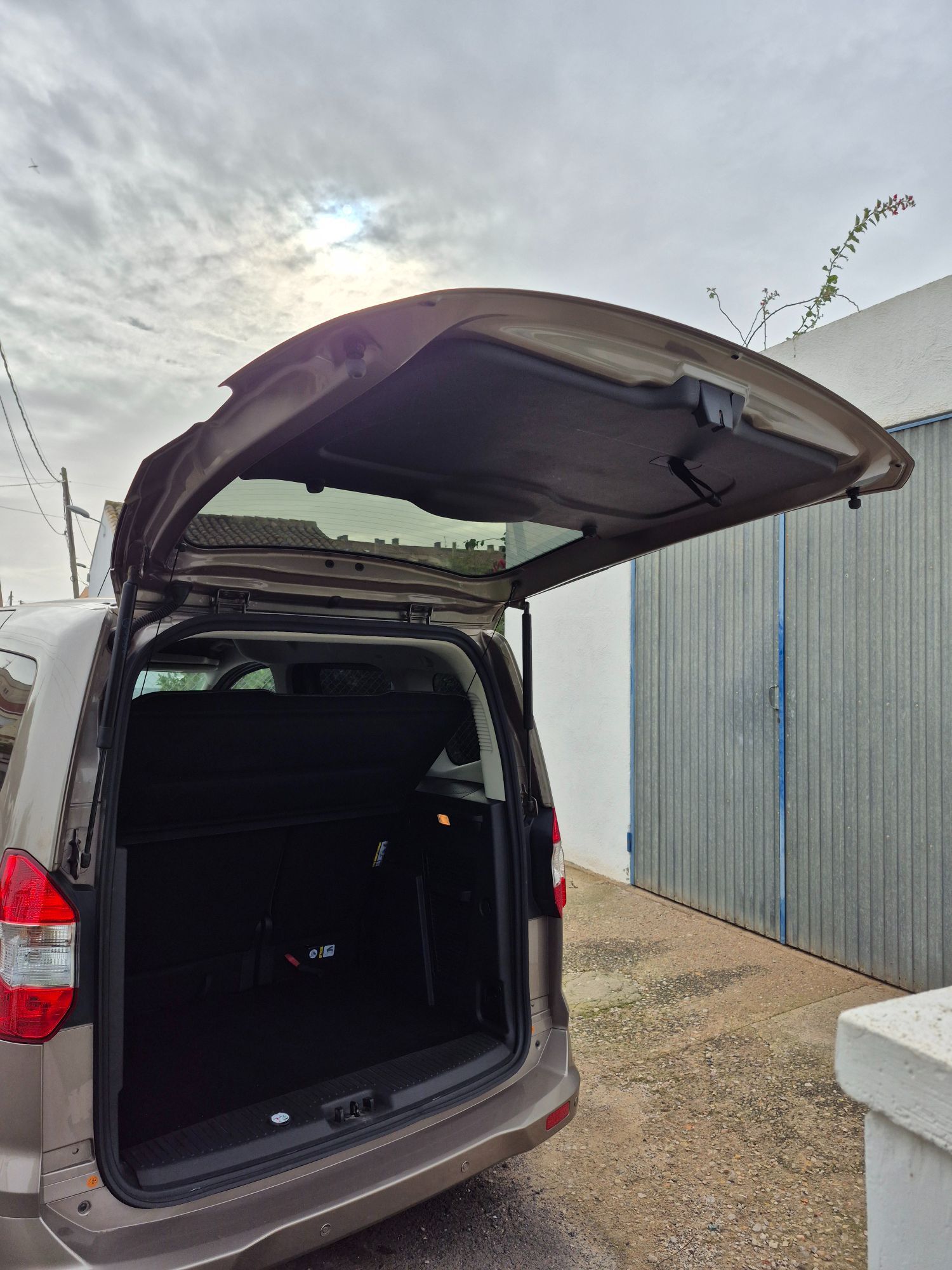 Foto del FORD Tourneo Courier 1.5TDCi Trend 100