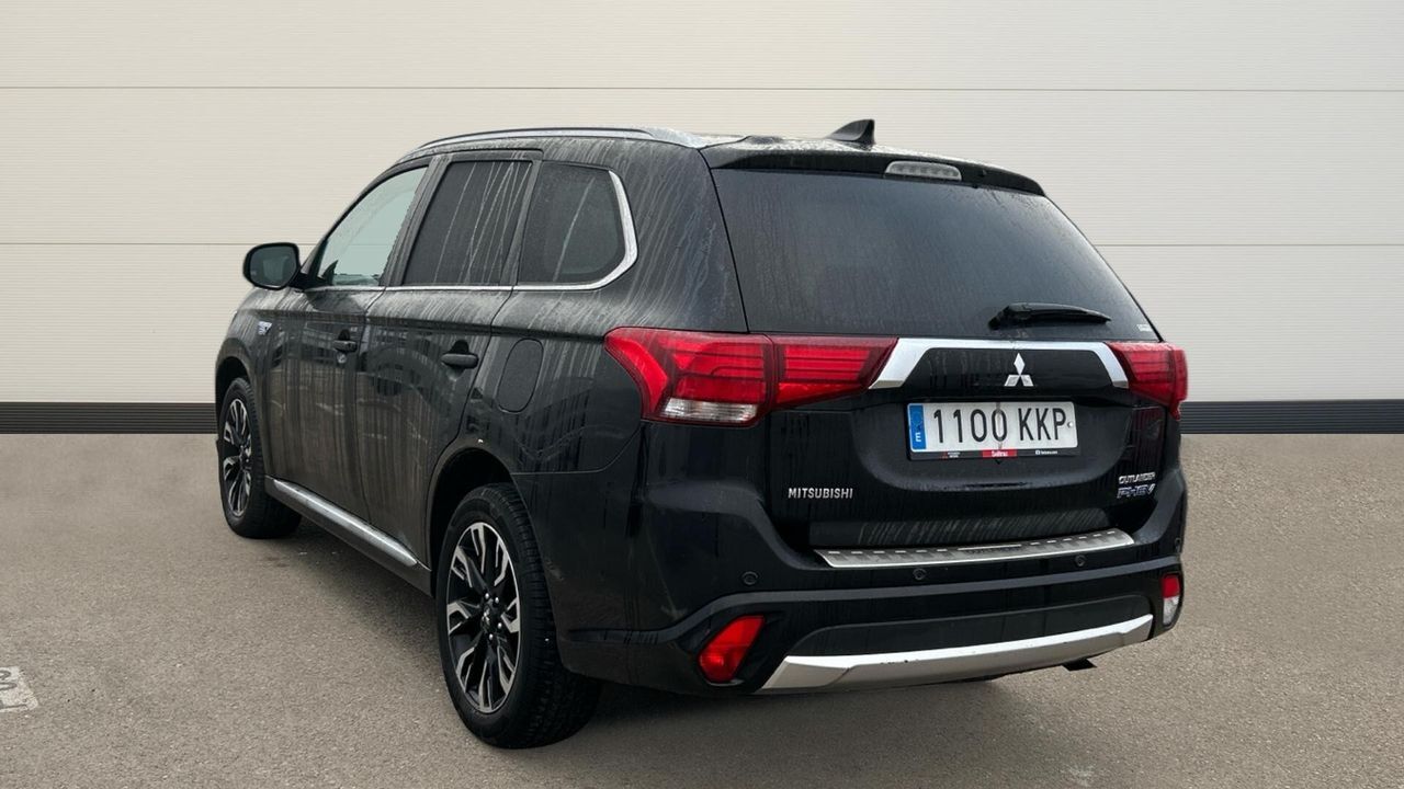 Foto del MITSUBISHI Outlander PHEV Kaiteki 4WD