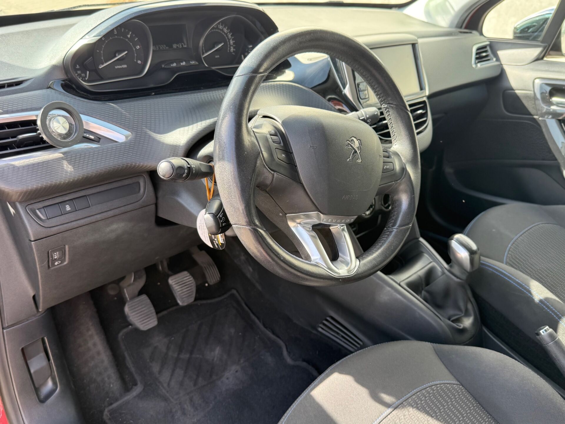 Imagen 3 de PEUGEOT 208