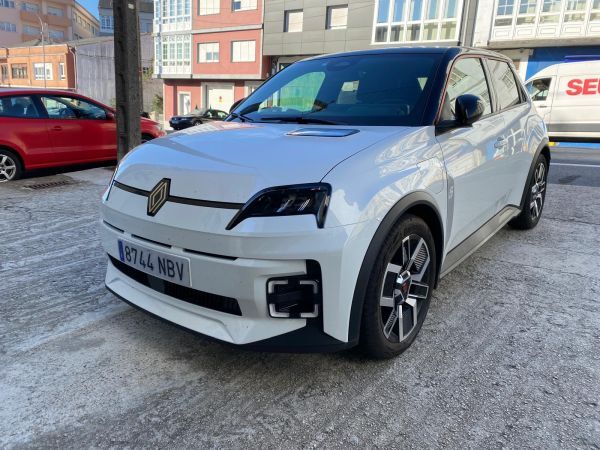 RENAULT R5 (Techno 110kW (150CV) Autonomía Confort) en Pontevedra