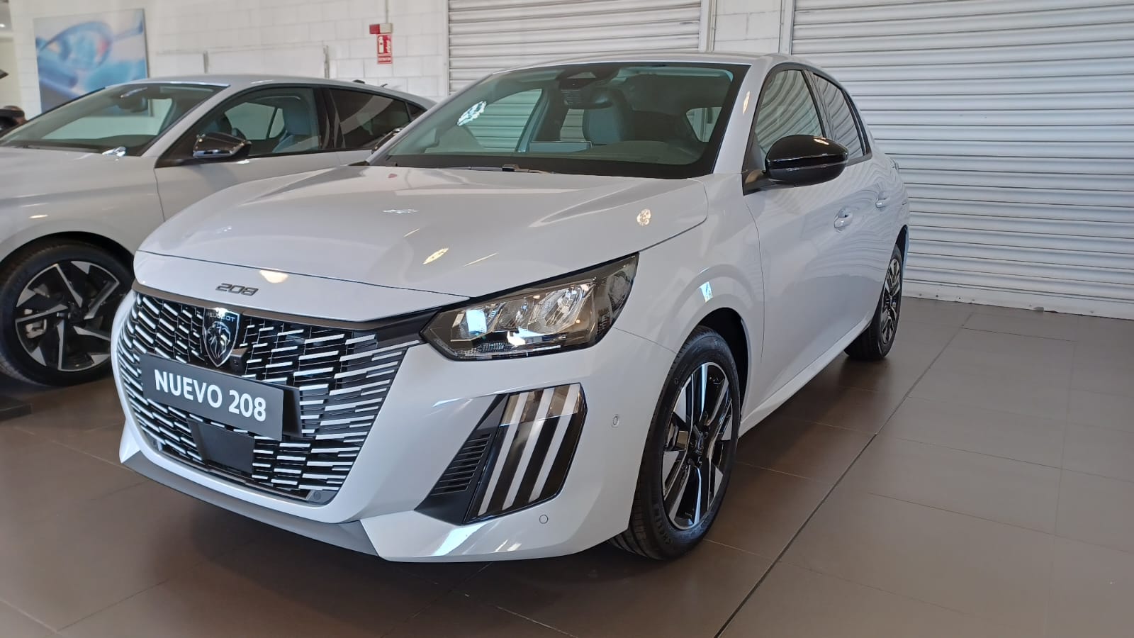 PEUGEOT 208 (Allure HYBRID 110 eDCS6) en Barcelona